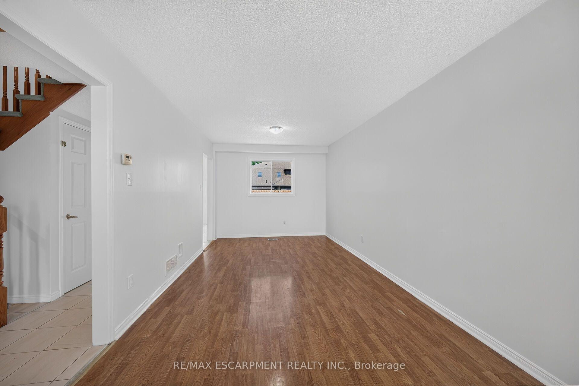 Photo 6 of 21 Springgarden Crescent, Hamilton, Stoney Creek Mountain — HOMEH