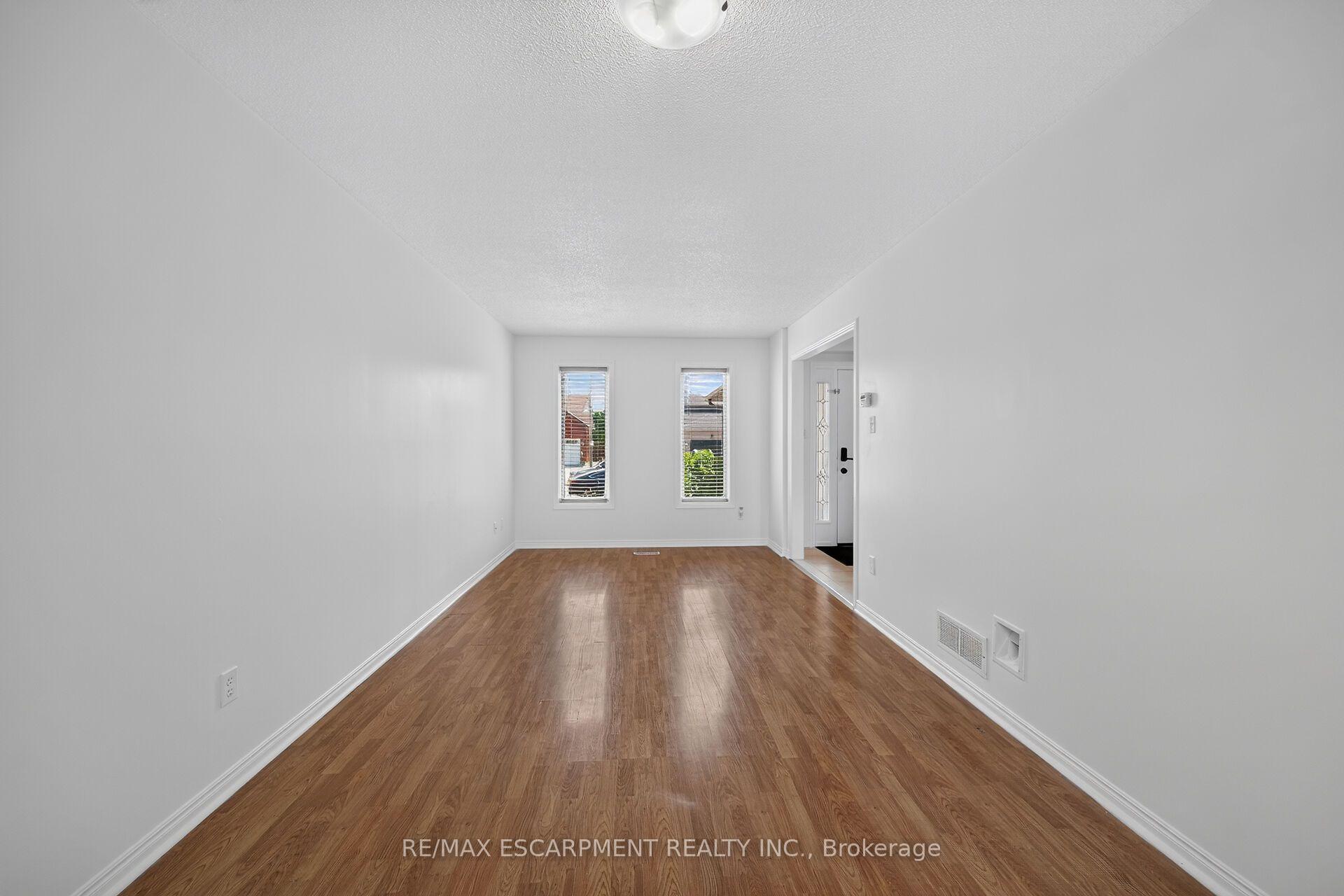 Photo 7 of 21 Springgarden Crescent, Hamilton, Stoney Creek Mountain — HOMEH