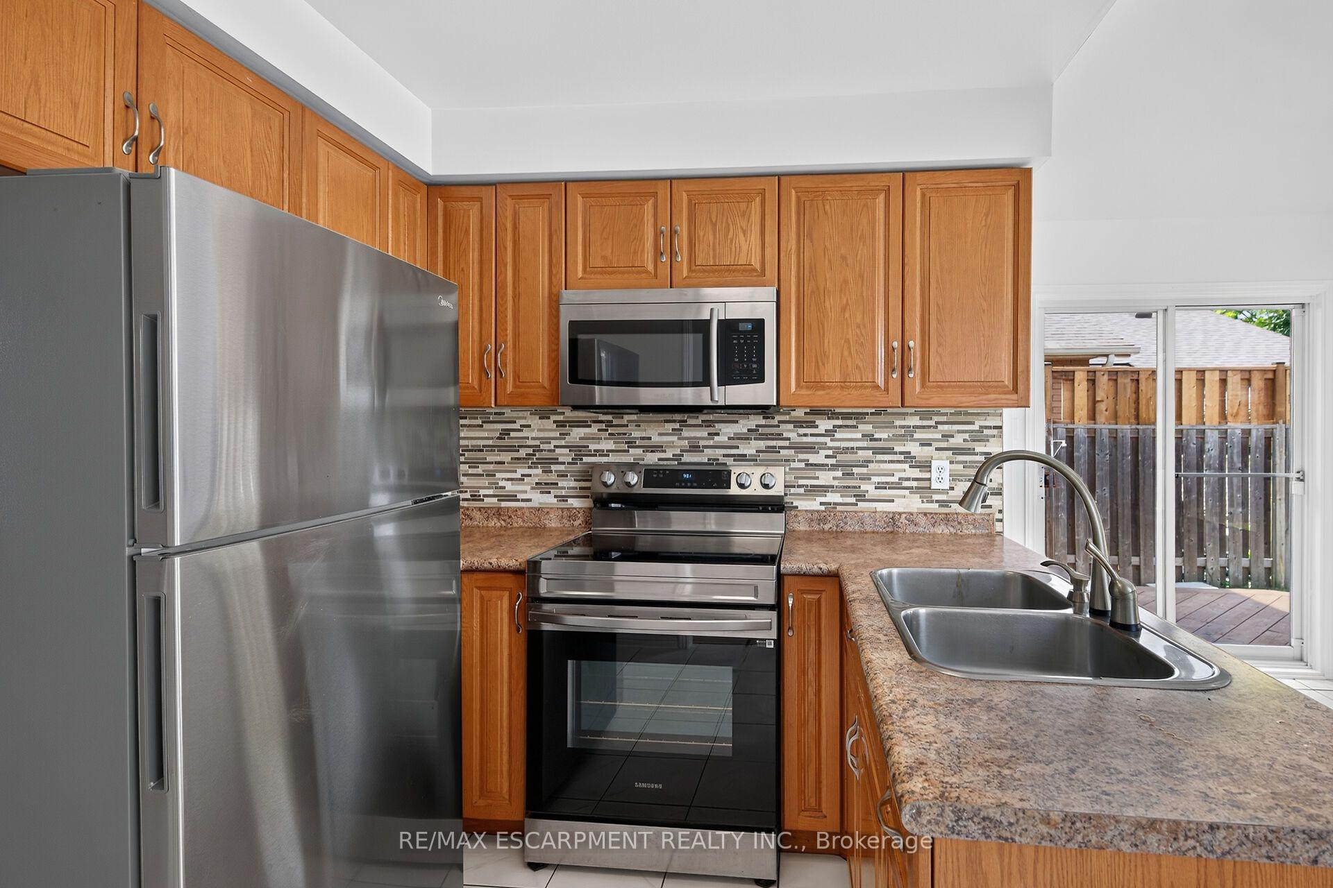 Photo 15 of 21 Springgarden Crescent, Hamilton, Stoney Creek Mountain — HOMEH