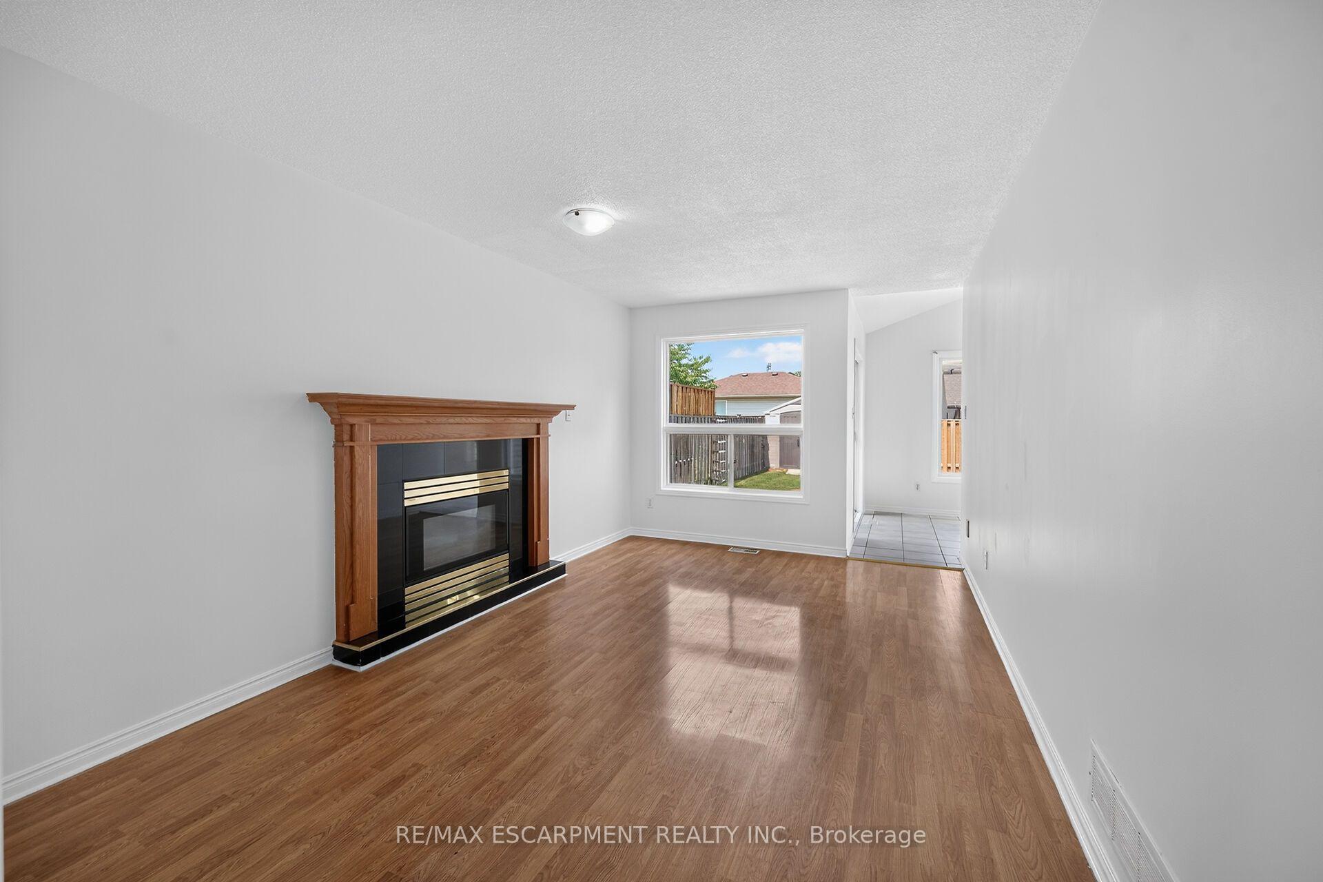 Photo 16 of 21 Springgarden Crescent, Hamilton, Stoney Creek Mountain — HOMEH
