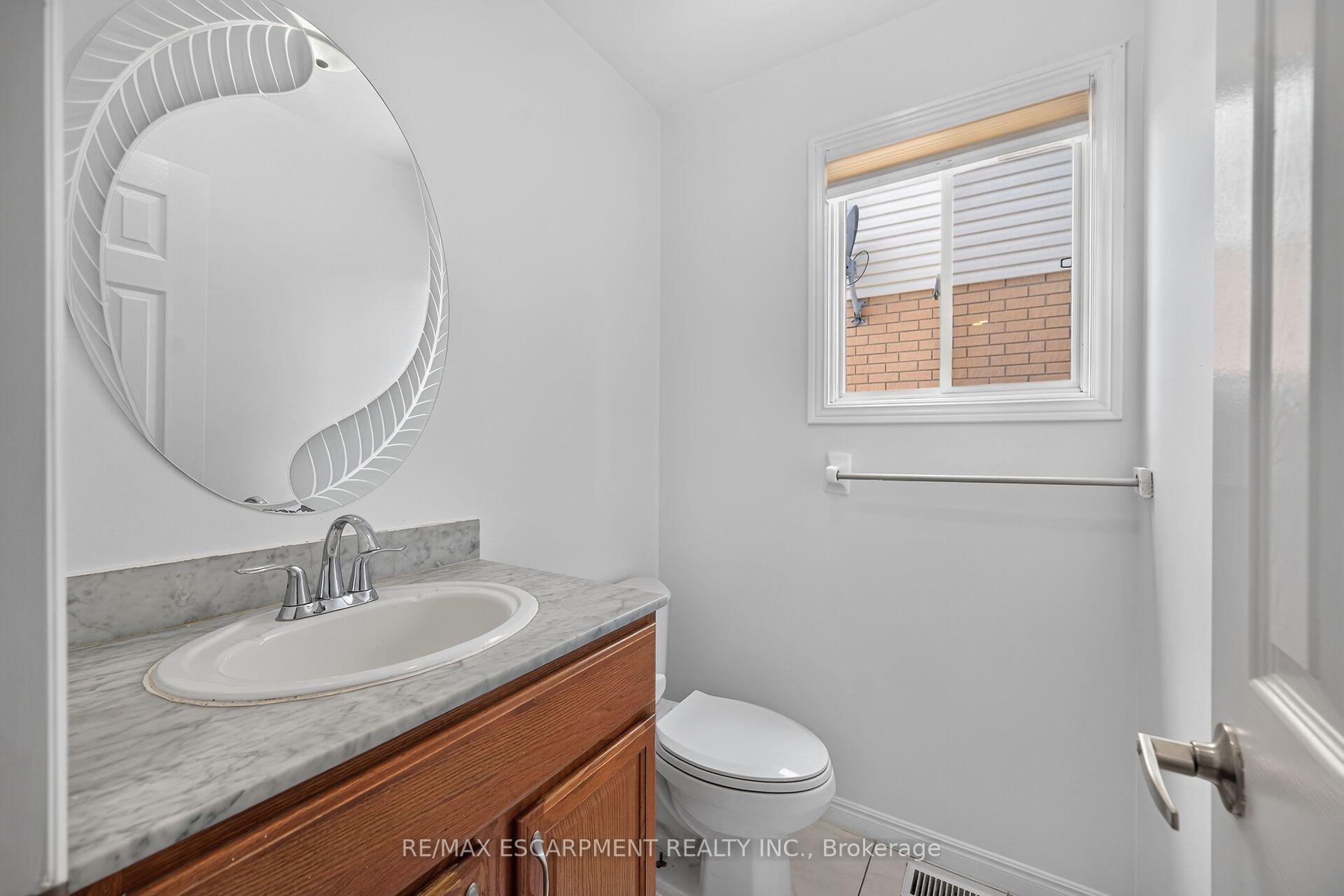 Photo 17 of 21 Springgarden Crescent, Hamilton, Stoney Creek Mountain — HOMEH