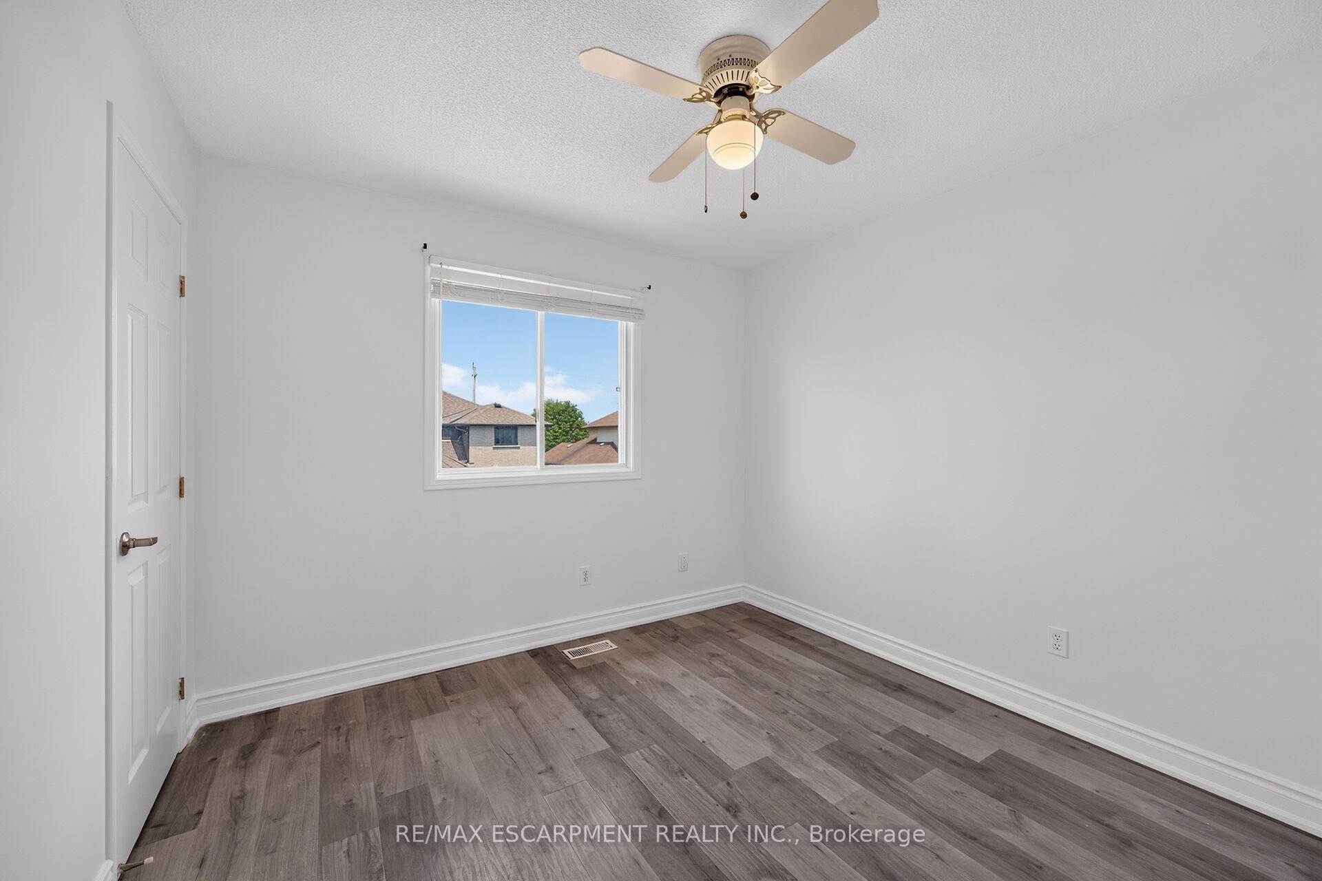 Photo 24 of 21 Springgarden Crescent, Hamilton, Stoney Creek Mountain — HOMEH