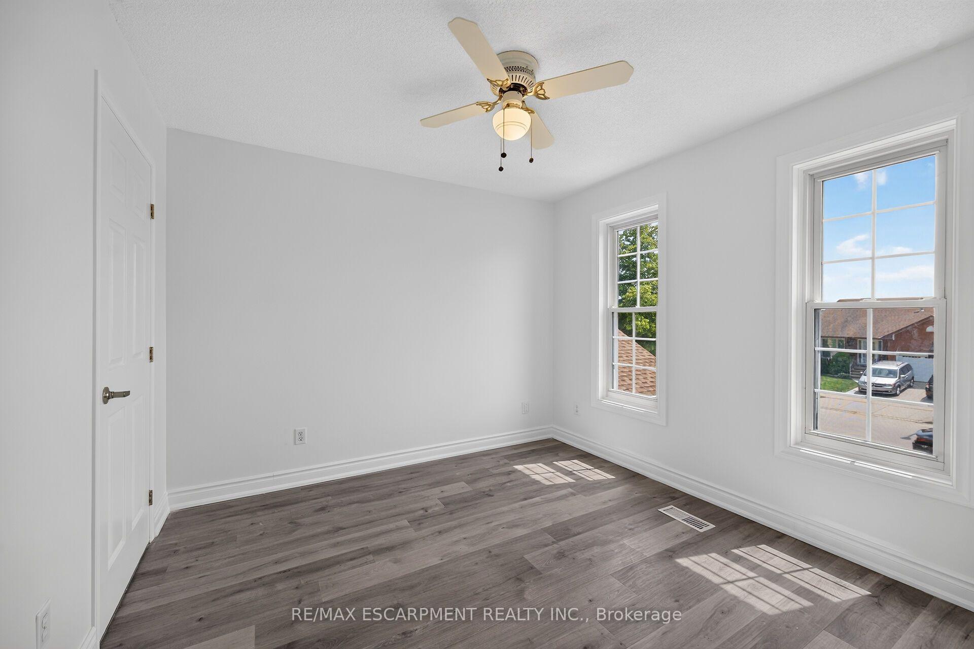 Photo 25 of 21 Springgarden Crescent, Hamilton, Stoney Creek Mountain — HOMEH