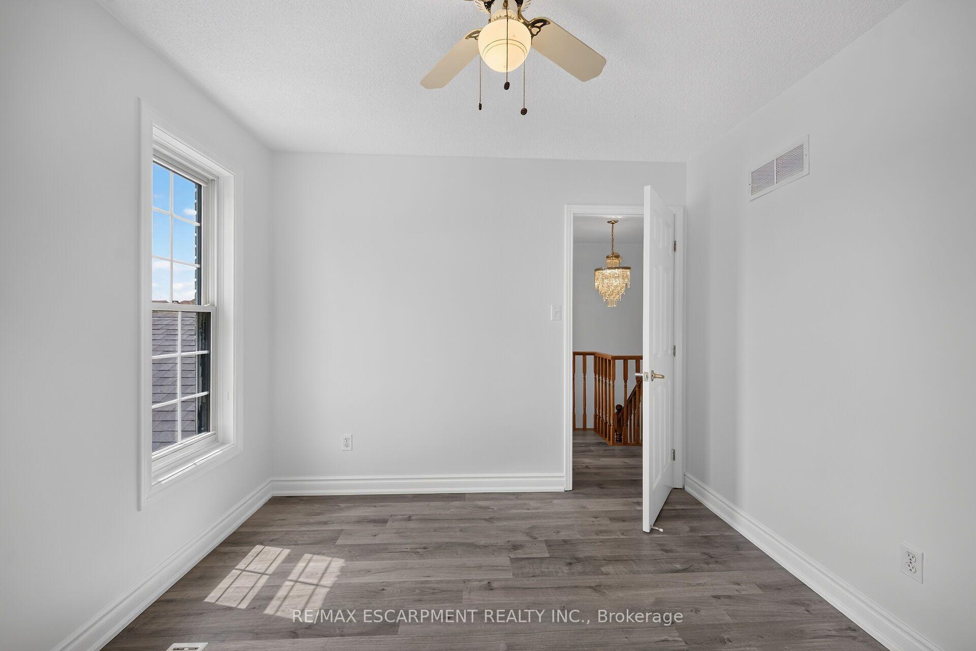 Photo 26 of 21 Springgarden Crescent, Hamilton, Stoney Creek Mountain — HOMEH