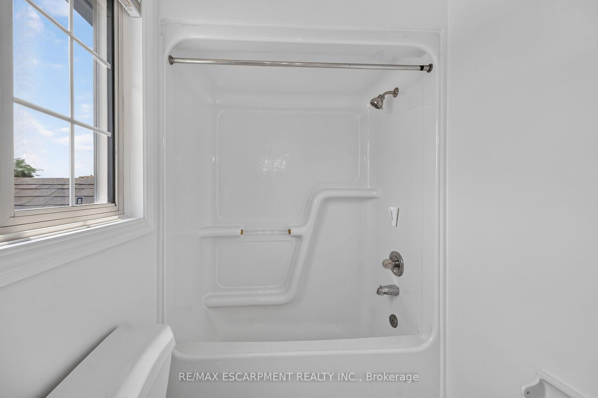 Photo 28 of 21 Springgarden Crescent, Hamilton, Stoney Creek Mountain — HOMEH
