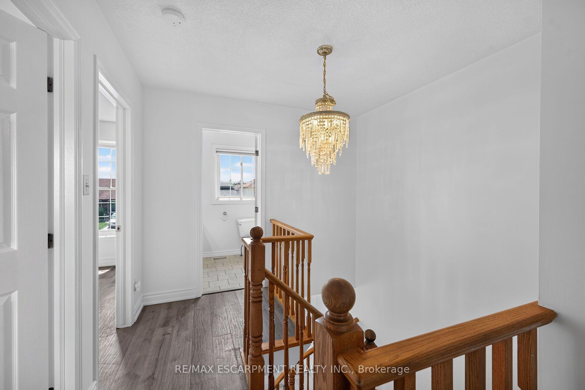 Photo 29 of 21 Springgarden Crescent, Hamilton, Stoney Creek Mountain — HOMEH