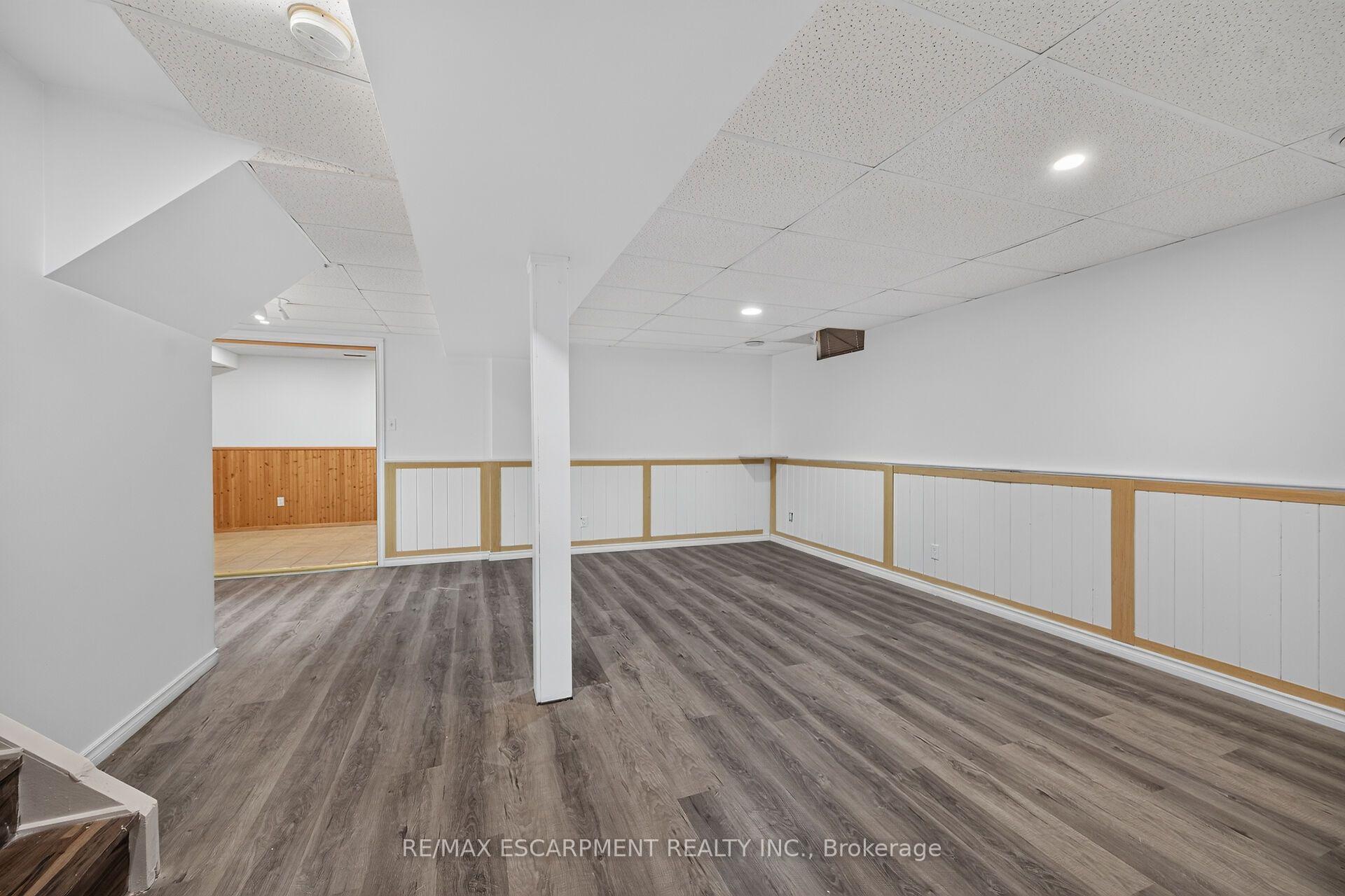 Photo 30 of 21 Springgarden Crescent, Hamilton, Stoney Creek Mountain — HOMEH