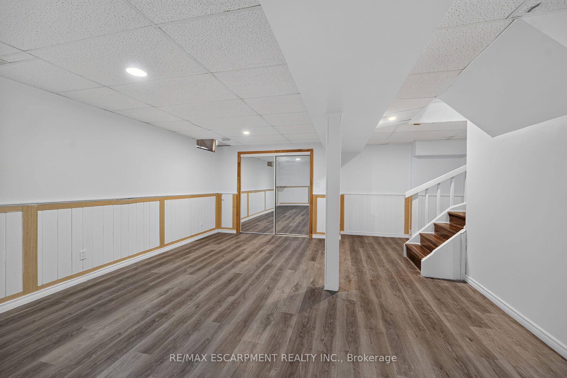 Photo 31 of 21 Springgarden Crescent, Hamilton, Stoney Creek Mountain — HOMEH