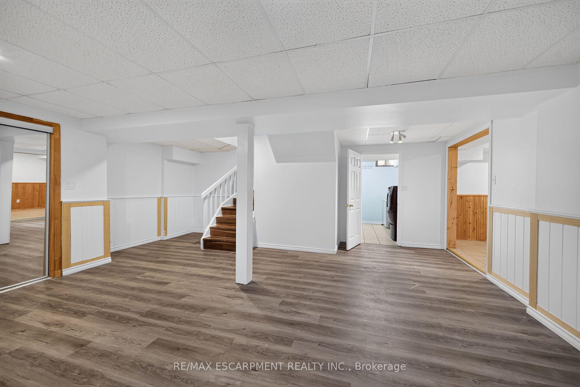 Photo 32 of 21 Springgarden Crescent, Hamilton, Stoney Creek Mountain — HOMEH