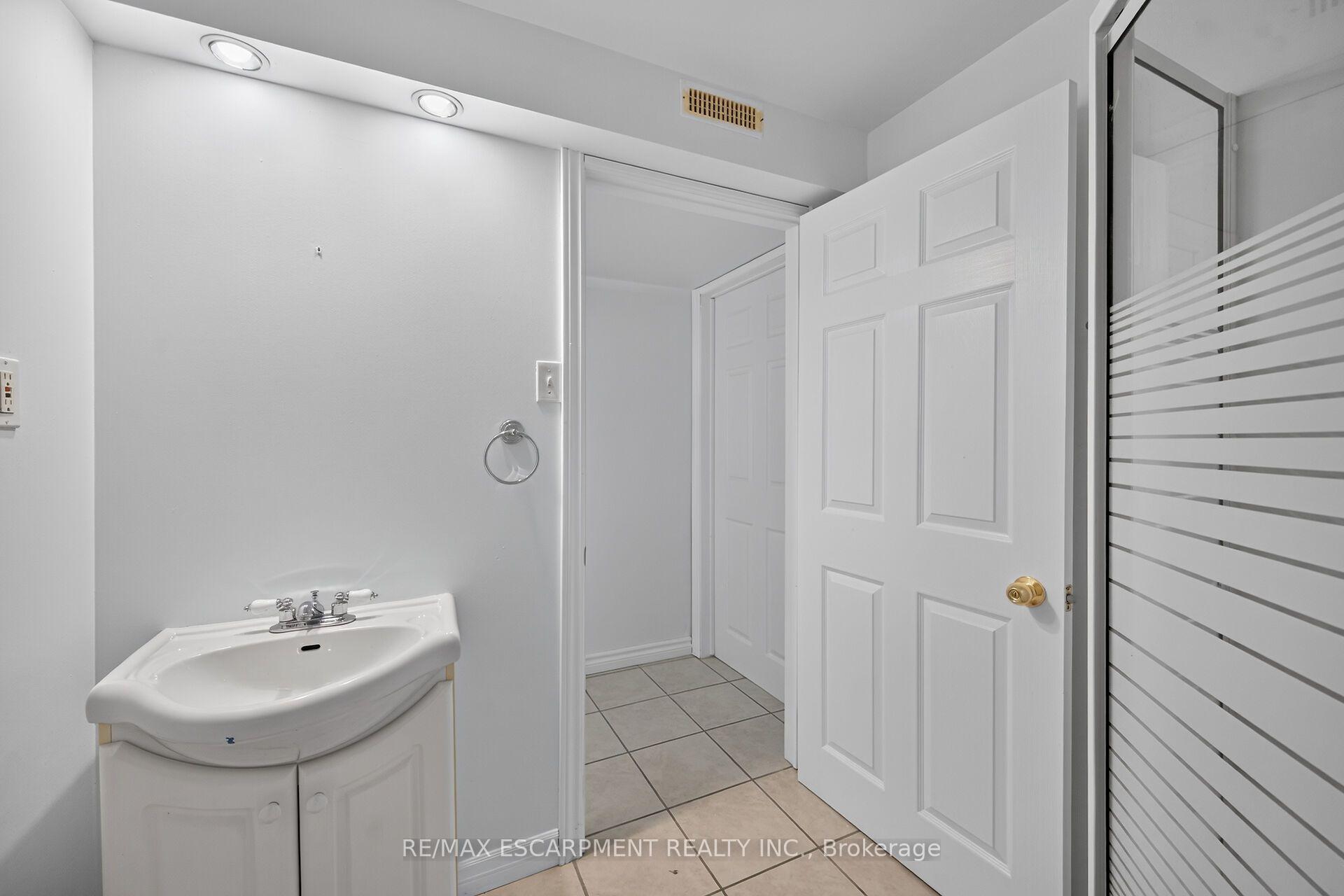 Photo 36 of 21 Springgarden Crescent, Hamilton, Stoney Creek Mountain — HOMEH