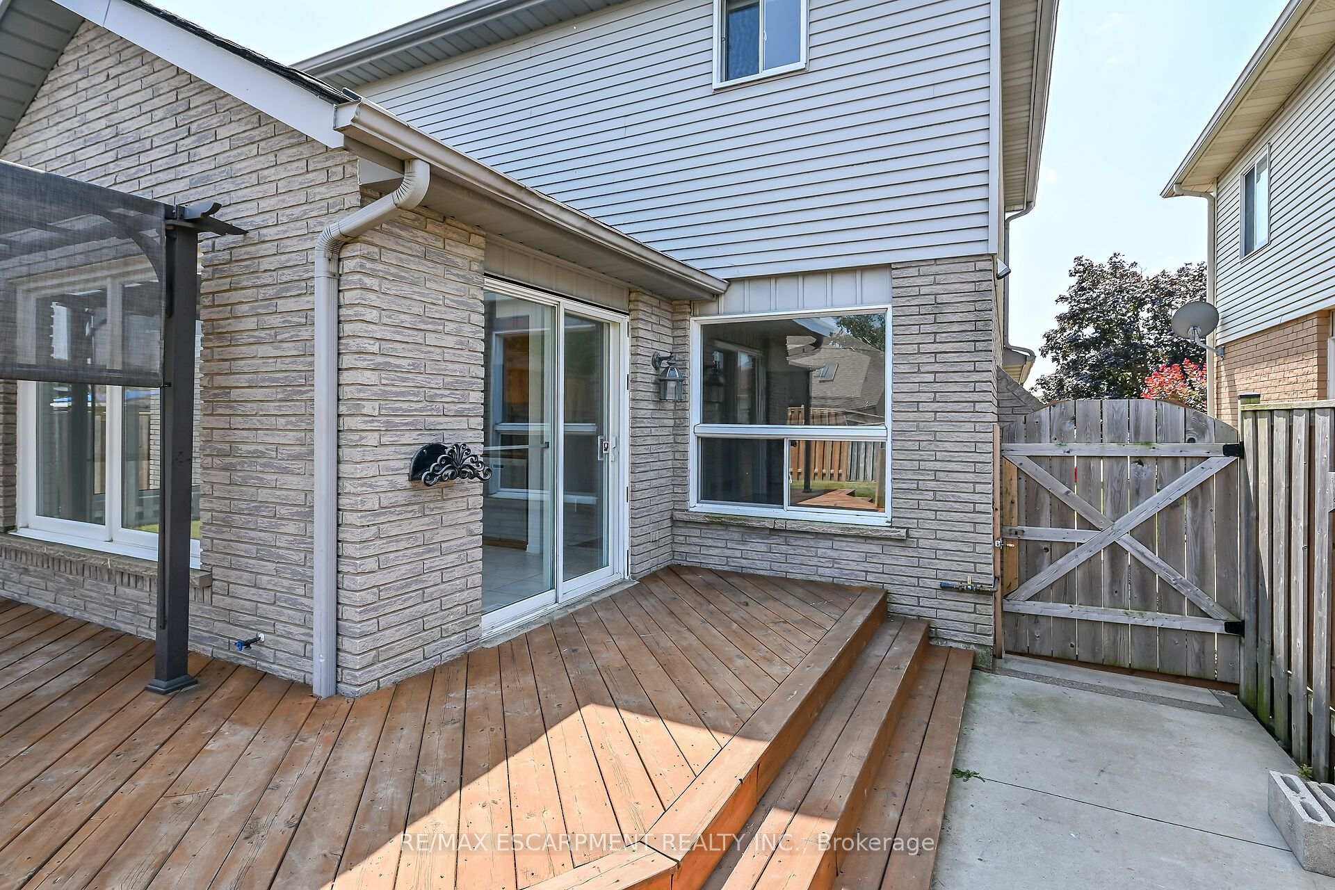 Photo 41 of 21 Springgarden Crescent, Hamilton, Stoney Creek Mountain — HOMEH