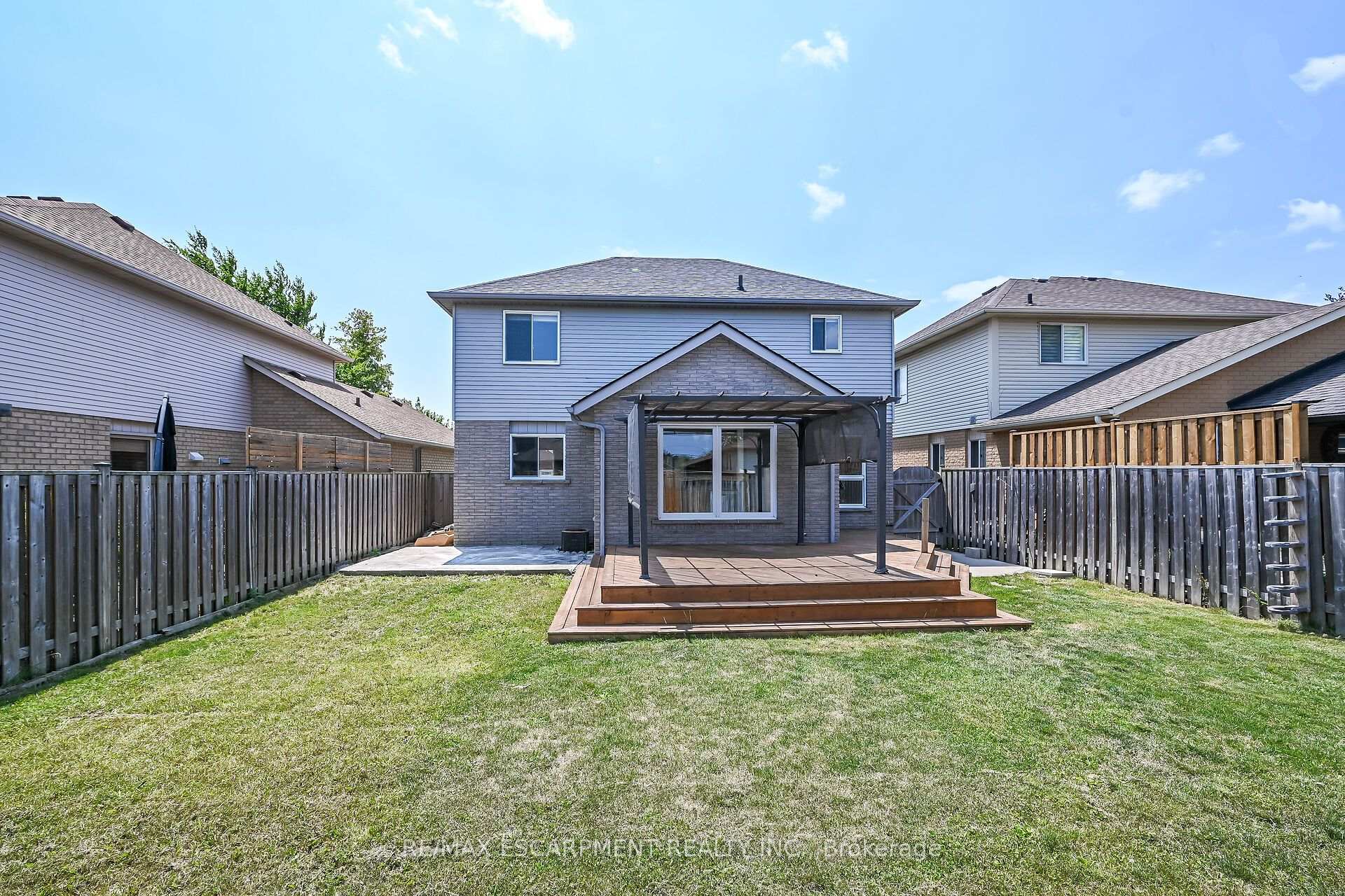 Photo 43 of 21 Springgarden Crescent, Hamilton, Stoney Creek Mountain — HOMEH