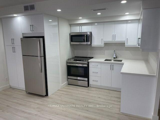 Photo 4 of Unit 702, 55 Centre Avenue, Toronto, Bay Street Corridor — HOMEH