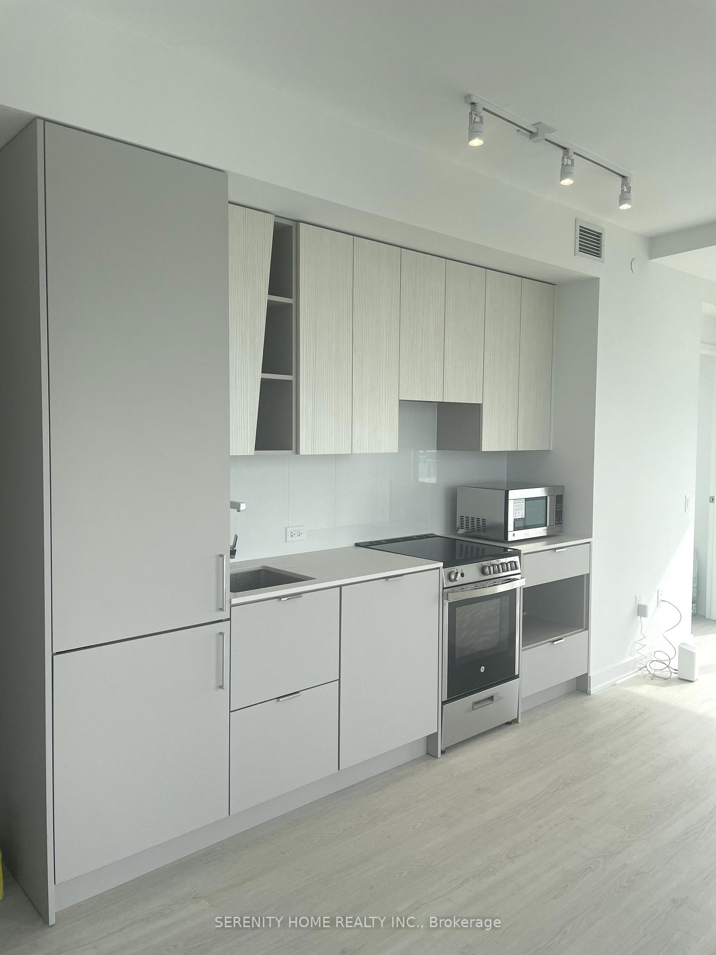 Photo 3 of Unit 4509, 3883 quartz Road, Mississauga, City Centre — HOMEH