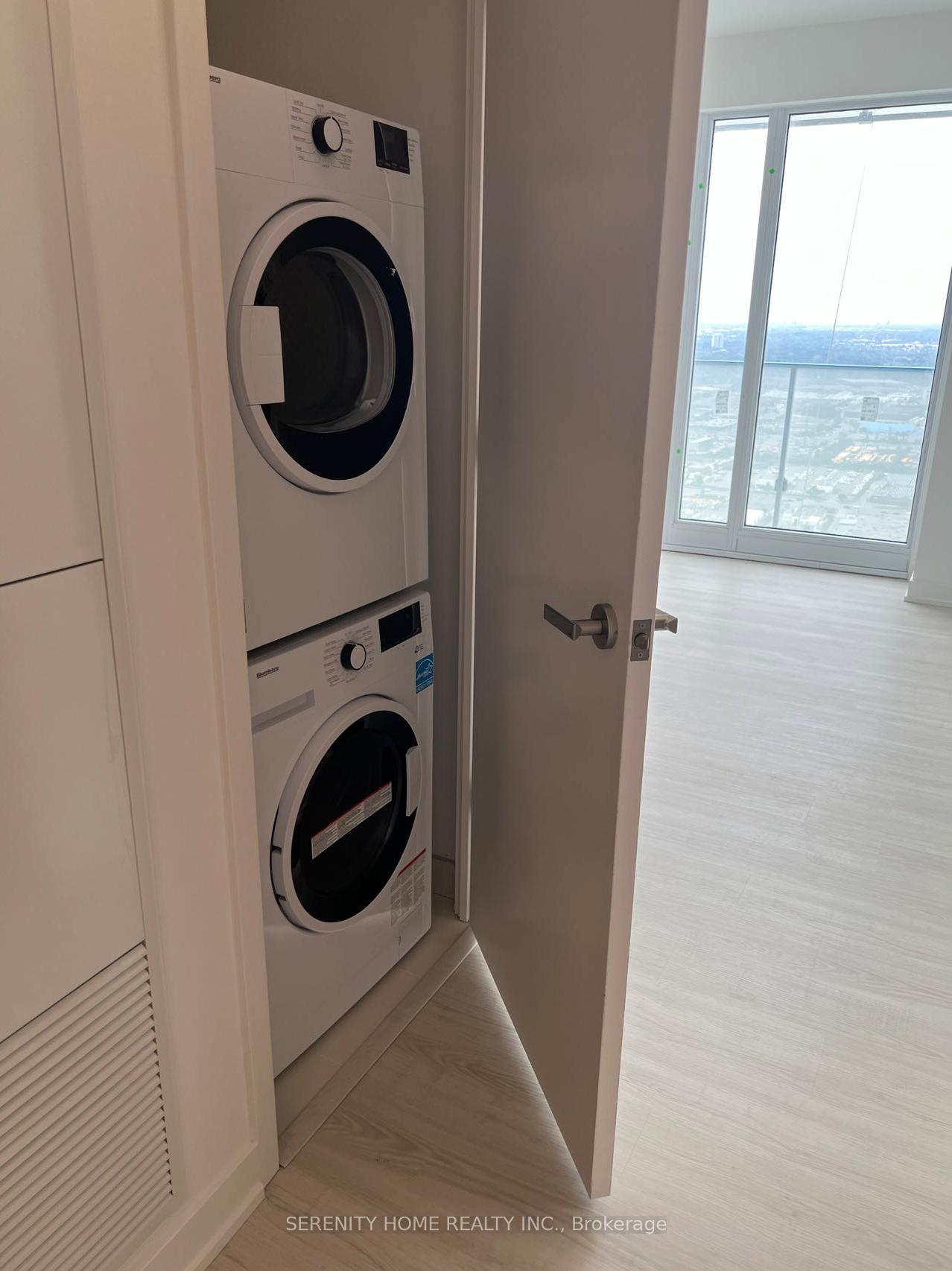 Photo 11 of Unit 4509, 3883 quartz Road, Mississauga, City Centre — HOMEH