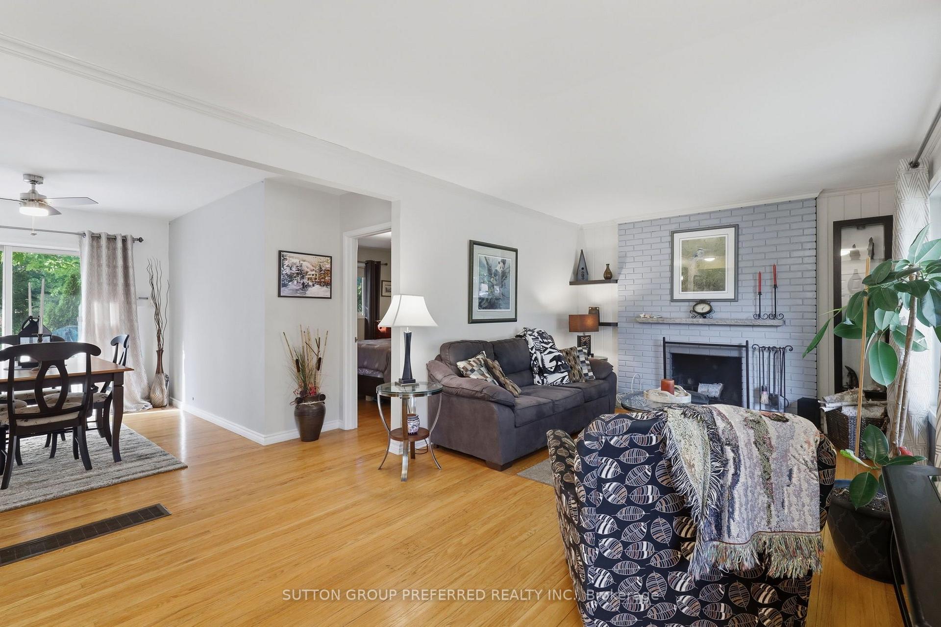 Photo 4 of 415 Randol Drive, London, South D — HOMEH