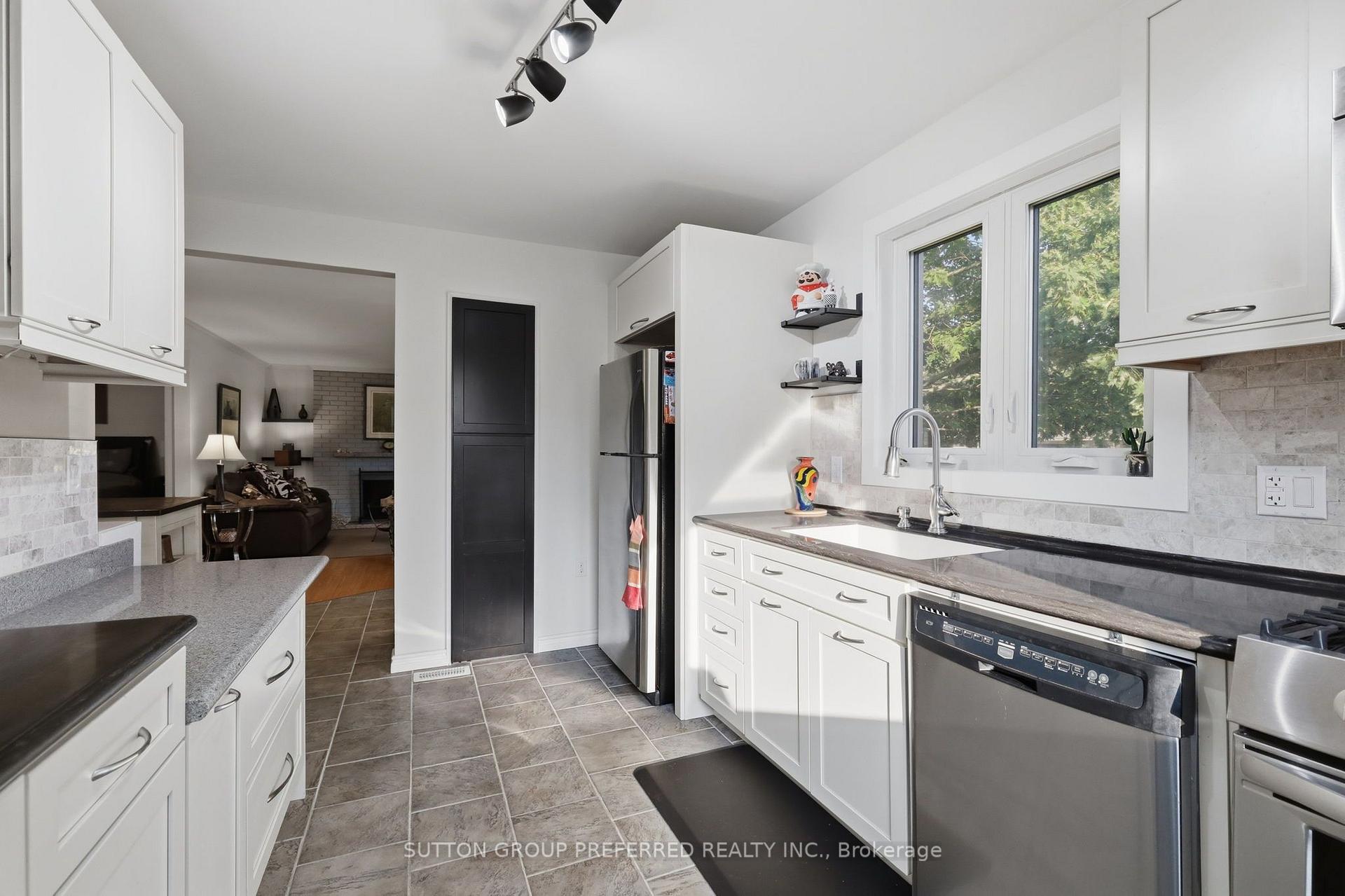 Photo 14 of 415 Randol Drive, London, South D — HOMEH