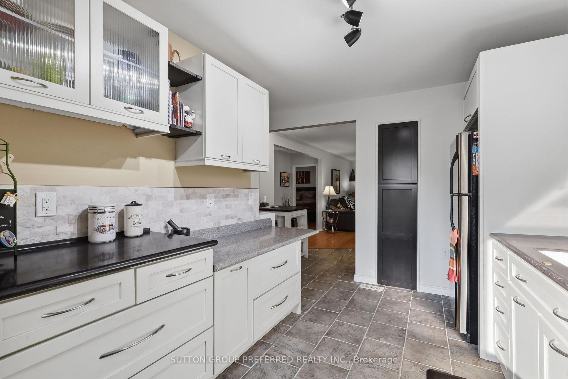 Photo 15 of 415 Randol Drive, London, South D — HOMEH