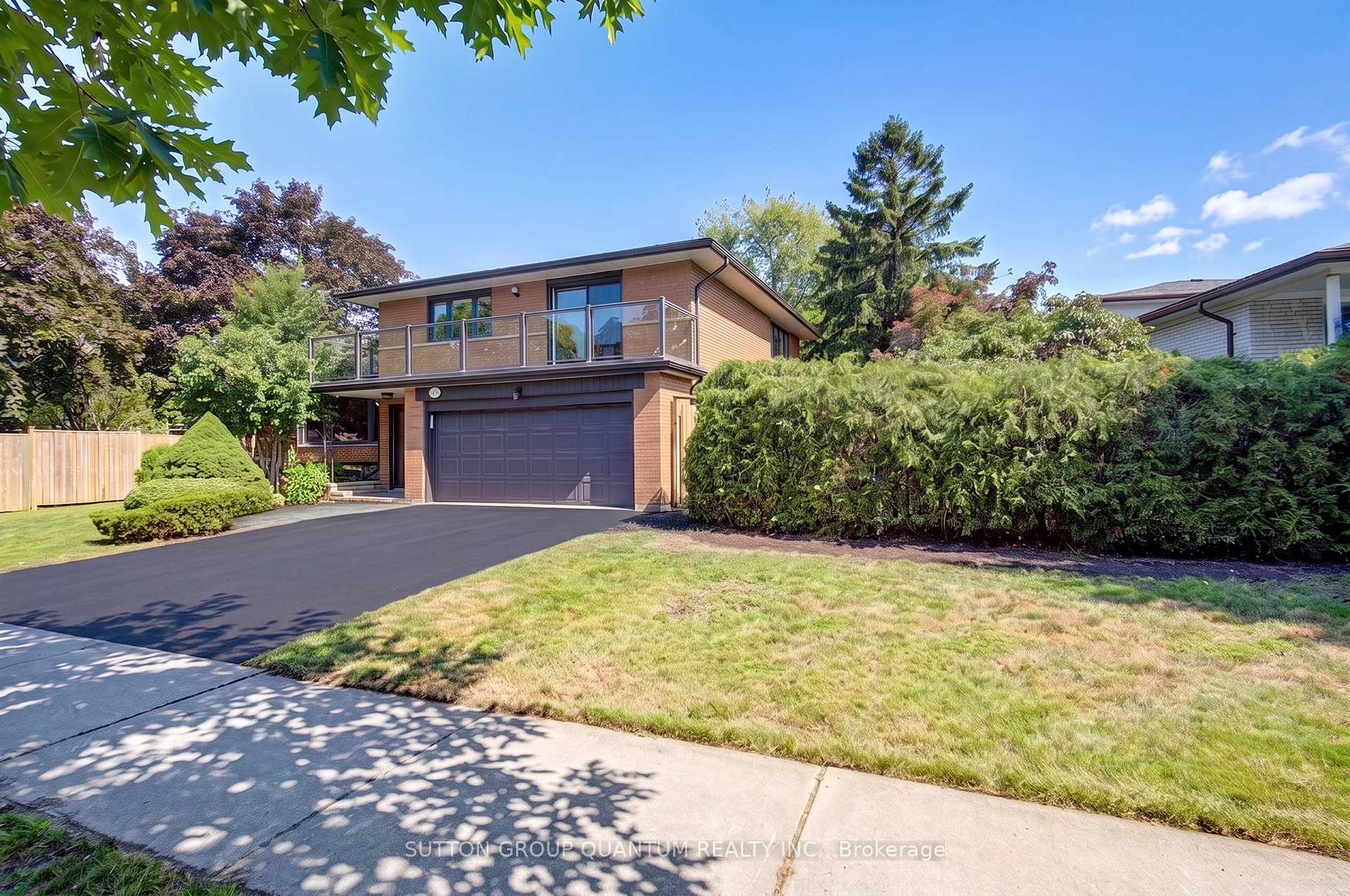 Photo 3 of 3456 Riverspray Crescent, Mississauga, Applewood — HOMEH