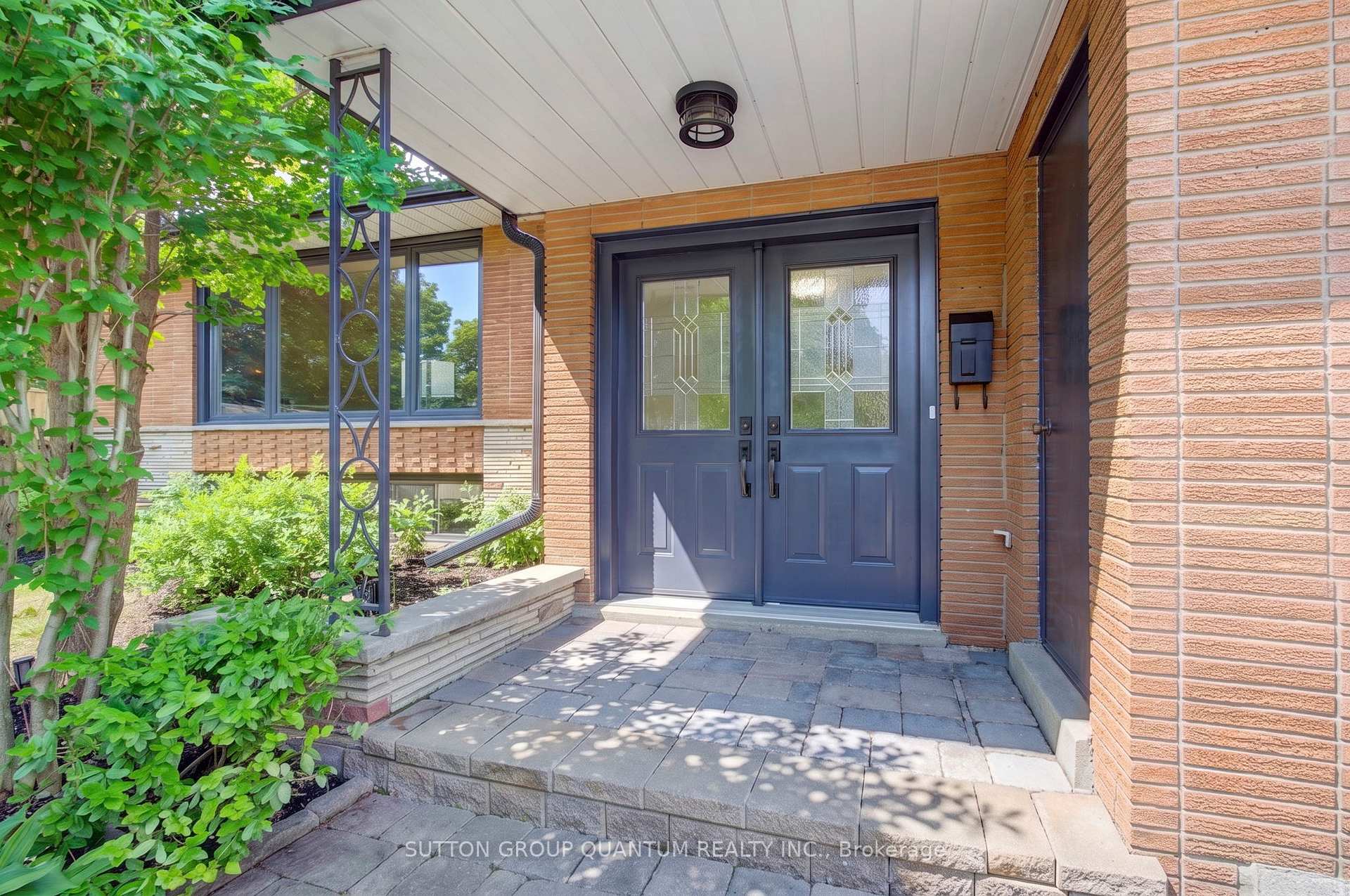 Photo 4 of 3456 Riverspray Crescent, Mississauga, Applewood — HOMEH