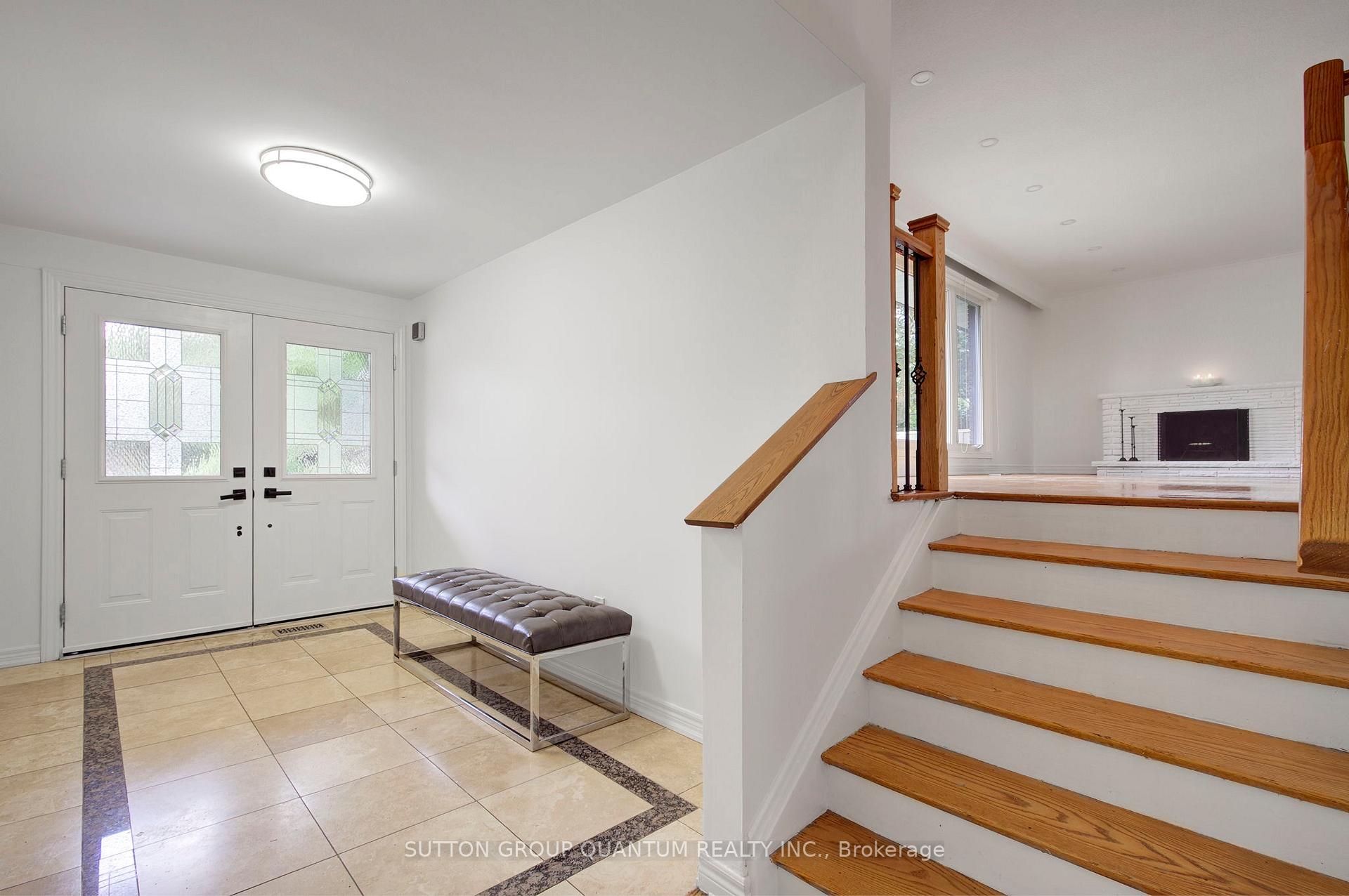 Photo 6 of 3456 Riverspray Crescent, Mississauga, Applewood — HOMEH