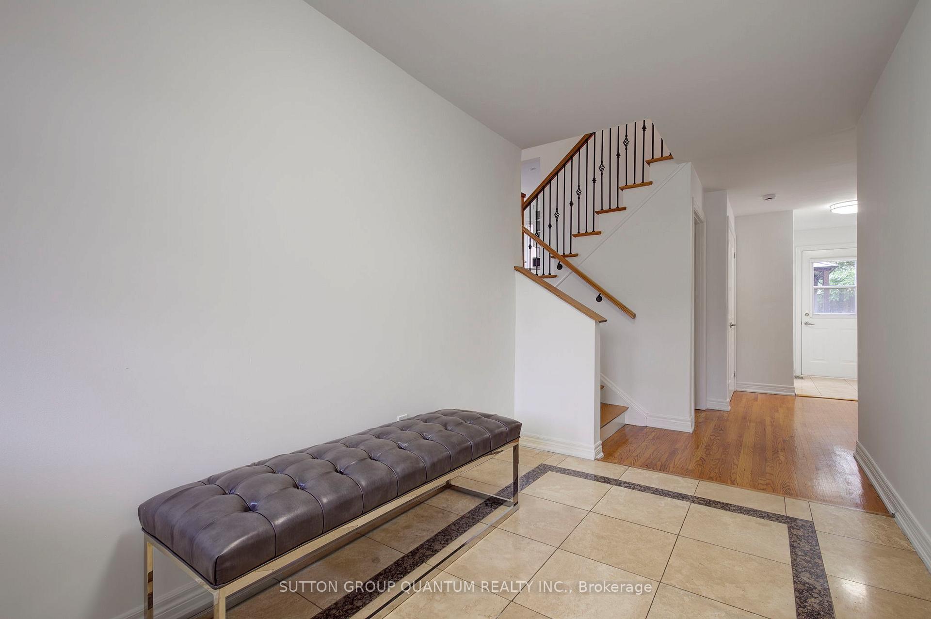 Photo 7 of 3456 Riverspray Crescent, Mississauga, Applewood — HOMEH