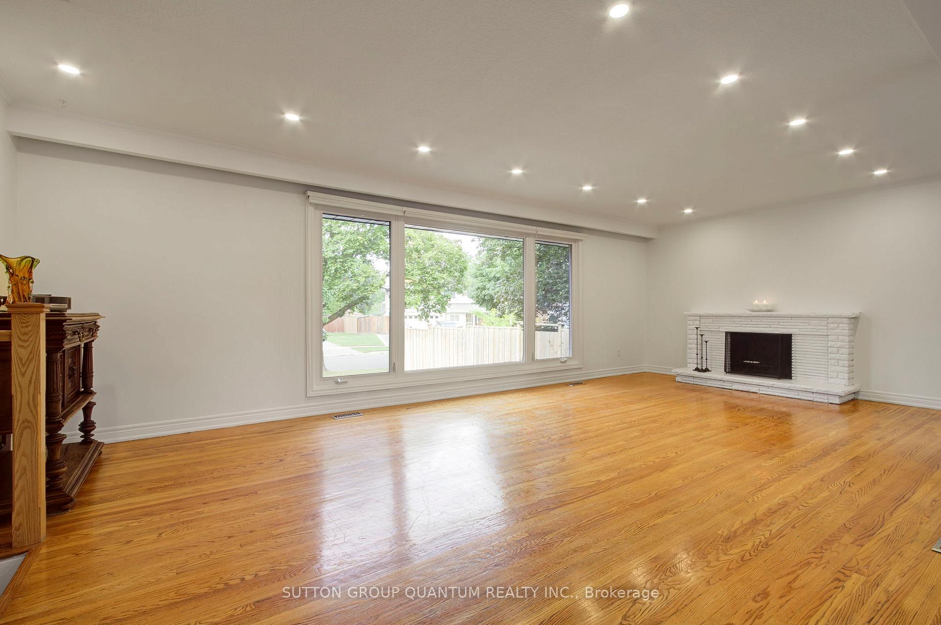 Photo 9 of 3456 Riverspray Crescent, Mississauga, Applewood — HOMEH