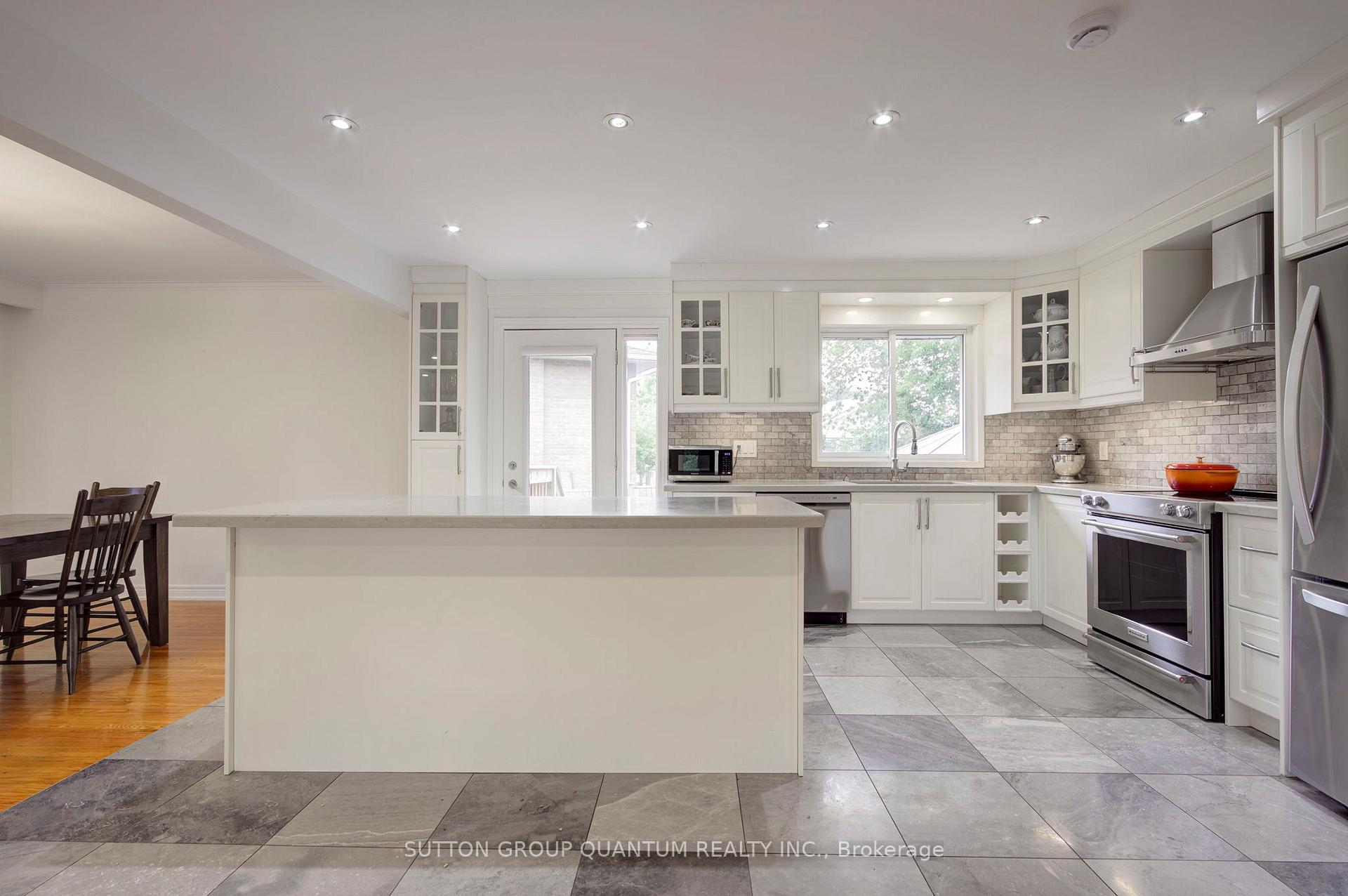 Photo 17 of 3456 Riverspray Crescent, Mississauga, Applewood — HOMEH
