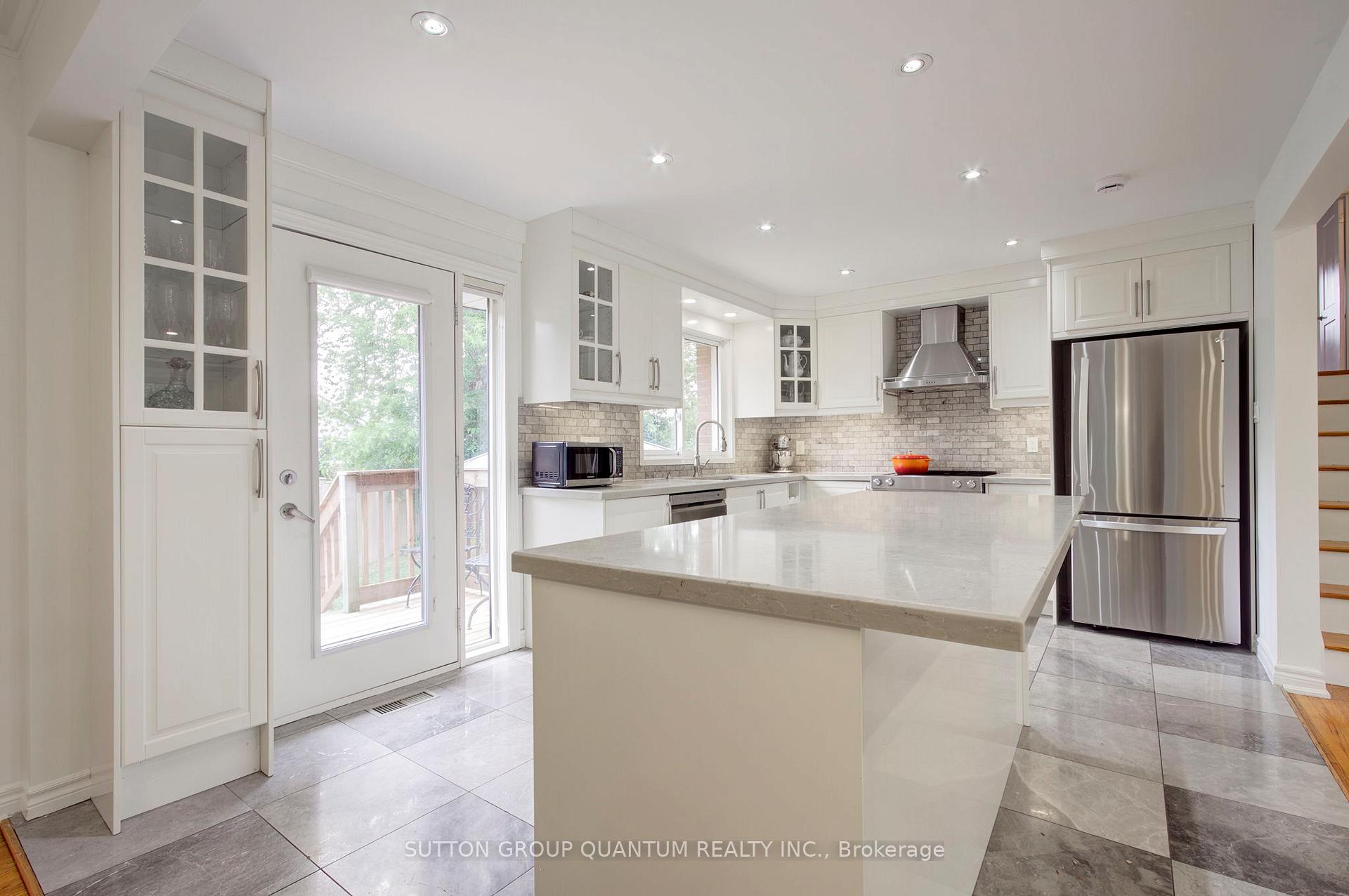 Photo 18 of 3456 Riverspray Crescent, Mississauga, Applewood — HOMEH