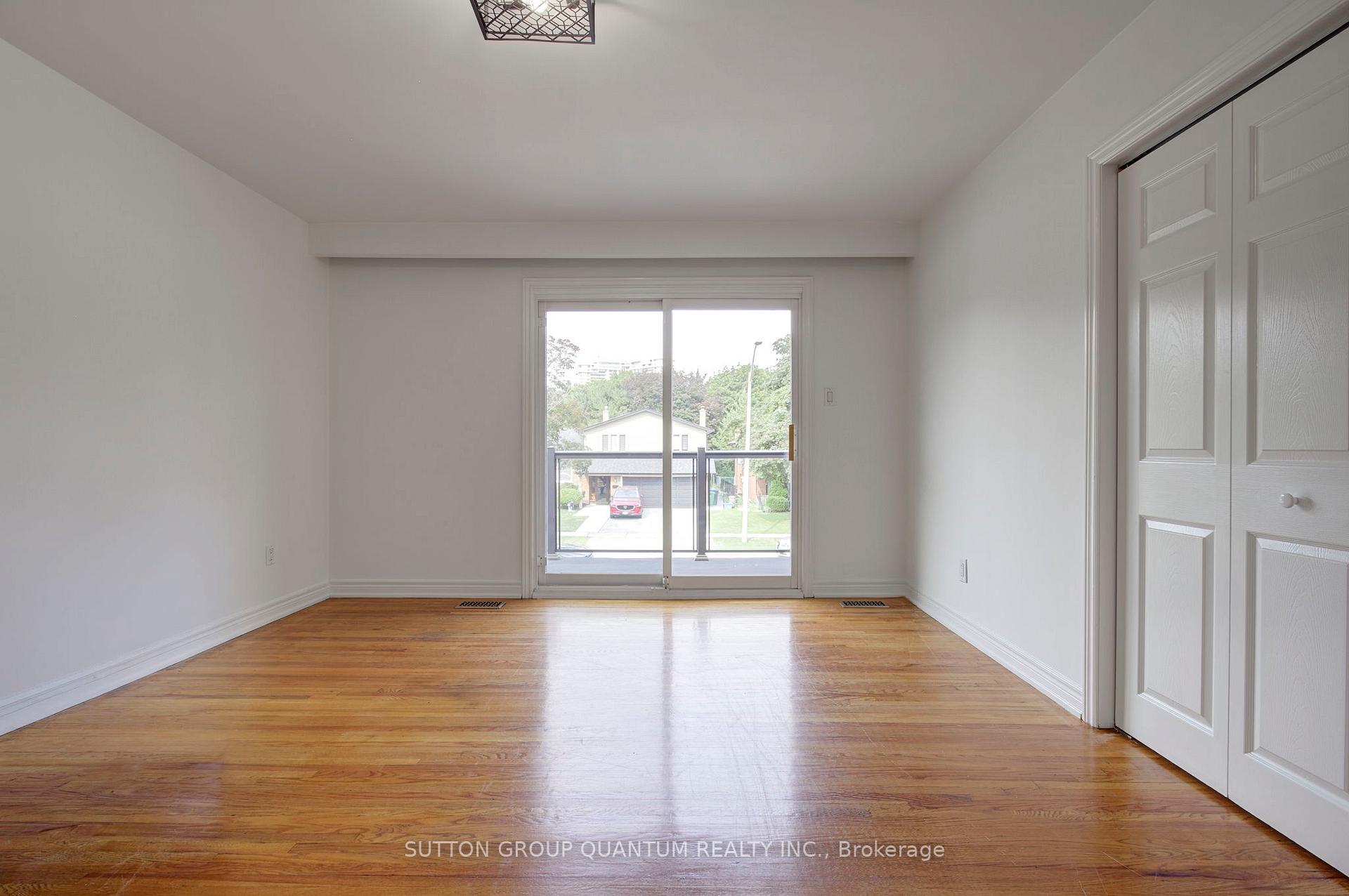 Photo 36 of 3456 Riverspray Crescent, Mississauga, Applewood — HOMEH