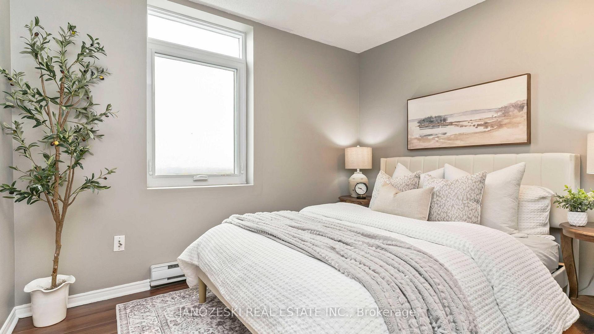 Photo 12 of Unit 1411, 45 Pond Mills Road, London, South J — HOMEH