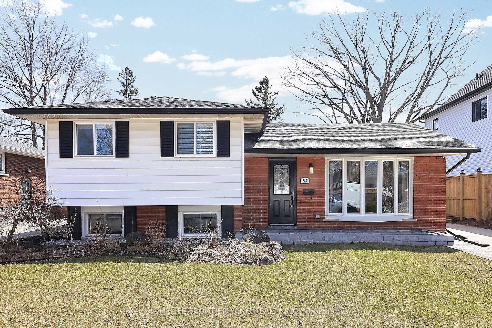 Photo 2 of 587 Wilene Drive, Burlington, Shoreacres — HOMEH