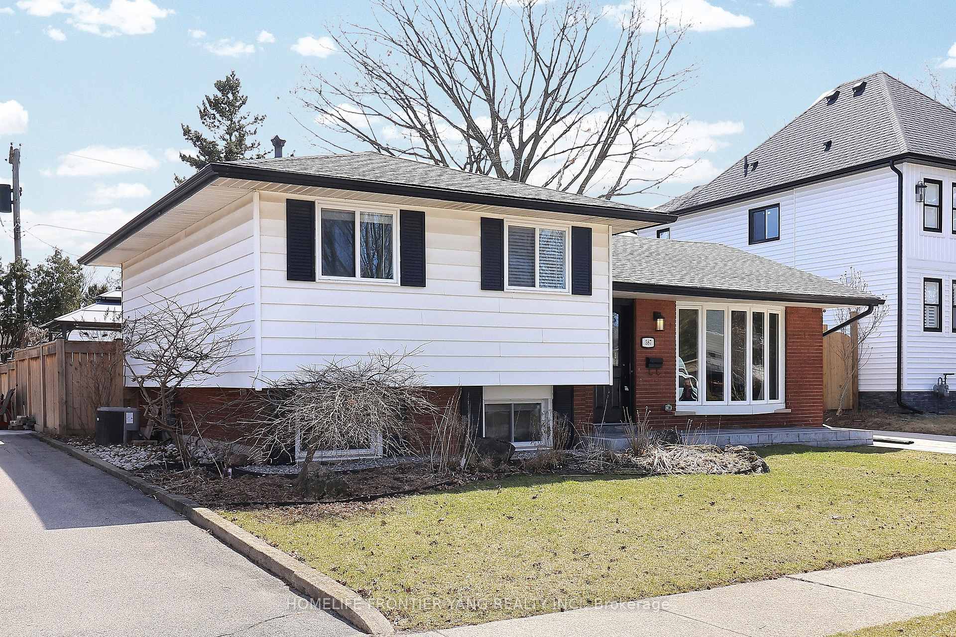 Photo 3 of 587 Wilene Drive, Burlington, Shoreacres — HOMEH