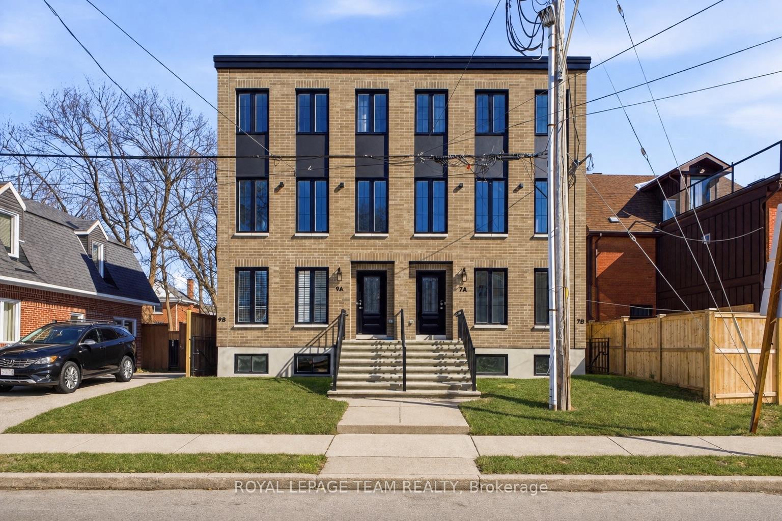 Front of Unit B, 7 Gwynne Avenue