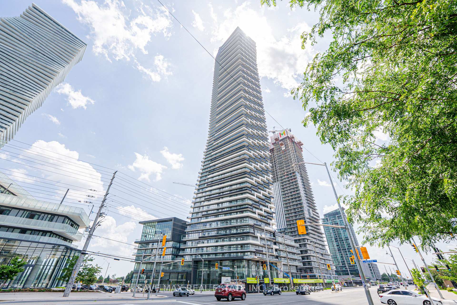 Front of Unit 4101, 448 Burnhamthorpe Road W