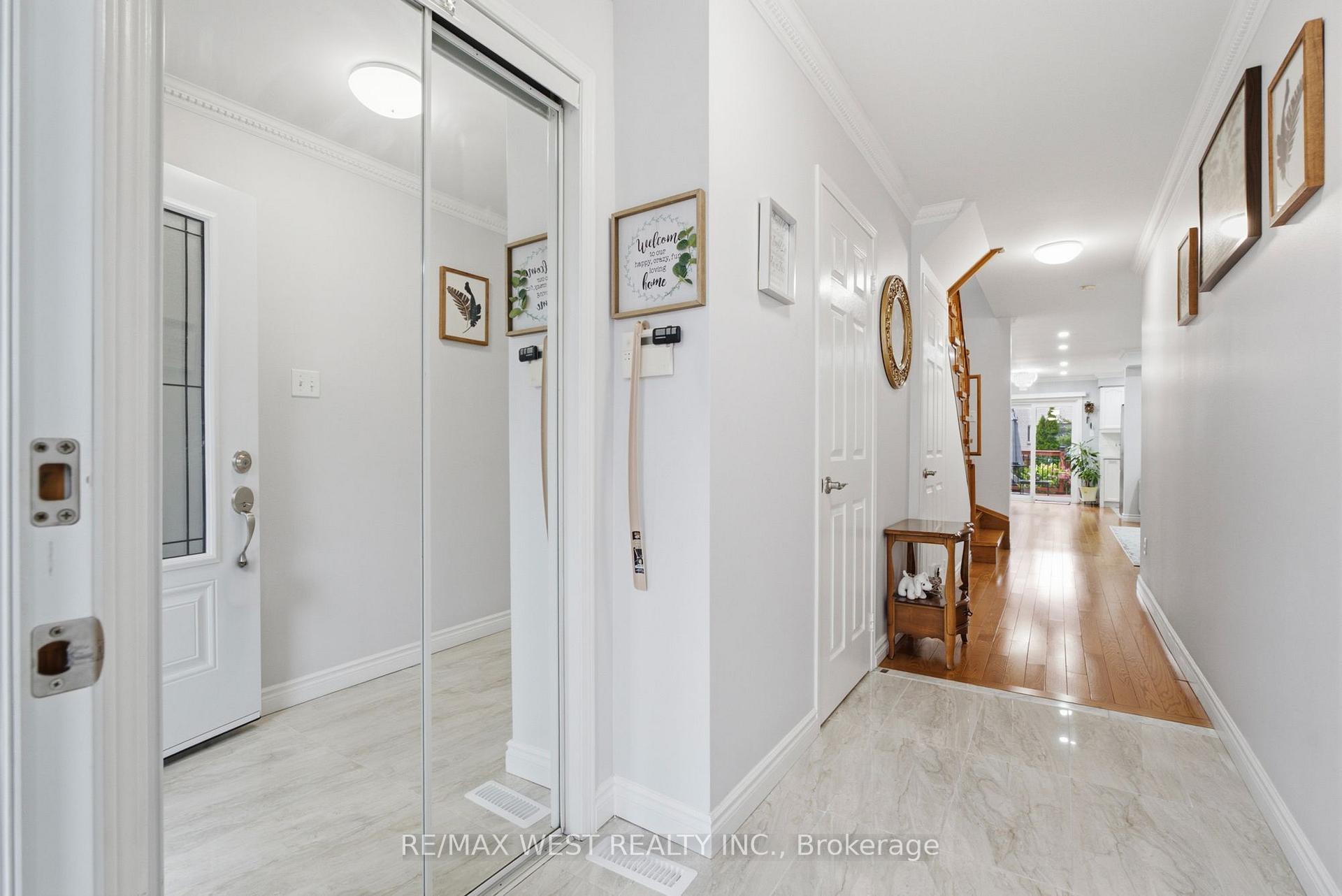 Photo 4 of 34 Wycombe Rd, North York, Downsview-Roding-CFB — HOMEH