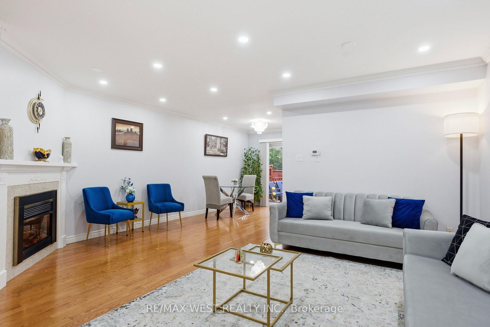 Photo 7 of 34 Wycombe Rd, North York, Downsview-Roding-CFB — HOMEH