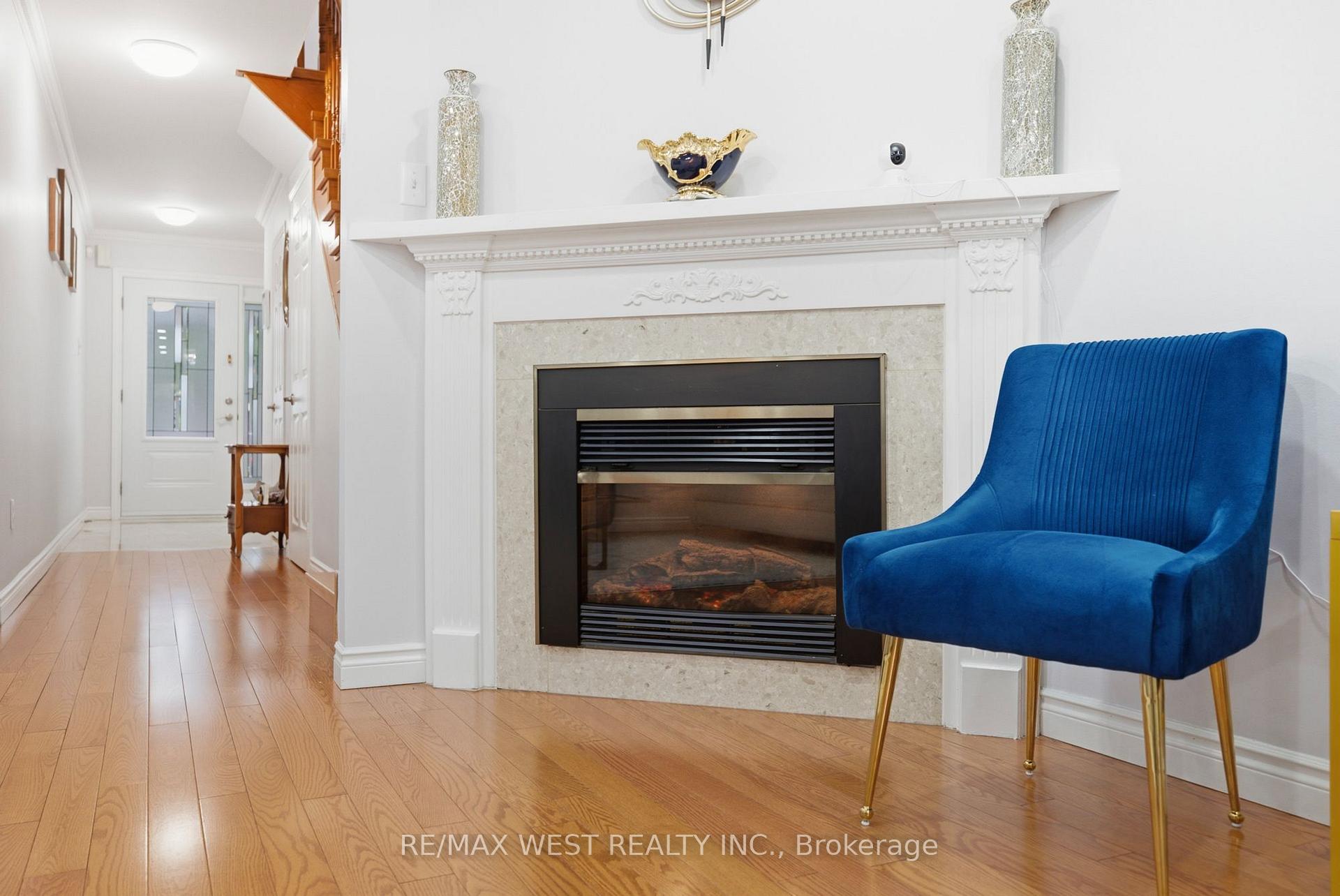 Photo 9 of 34 Wycombe Rd, North York, Downsview-Roding-CFB — HOMEH