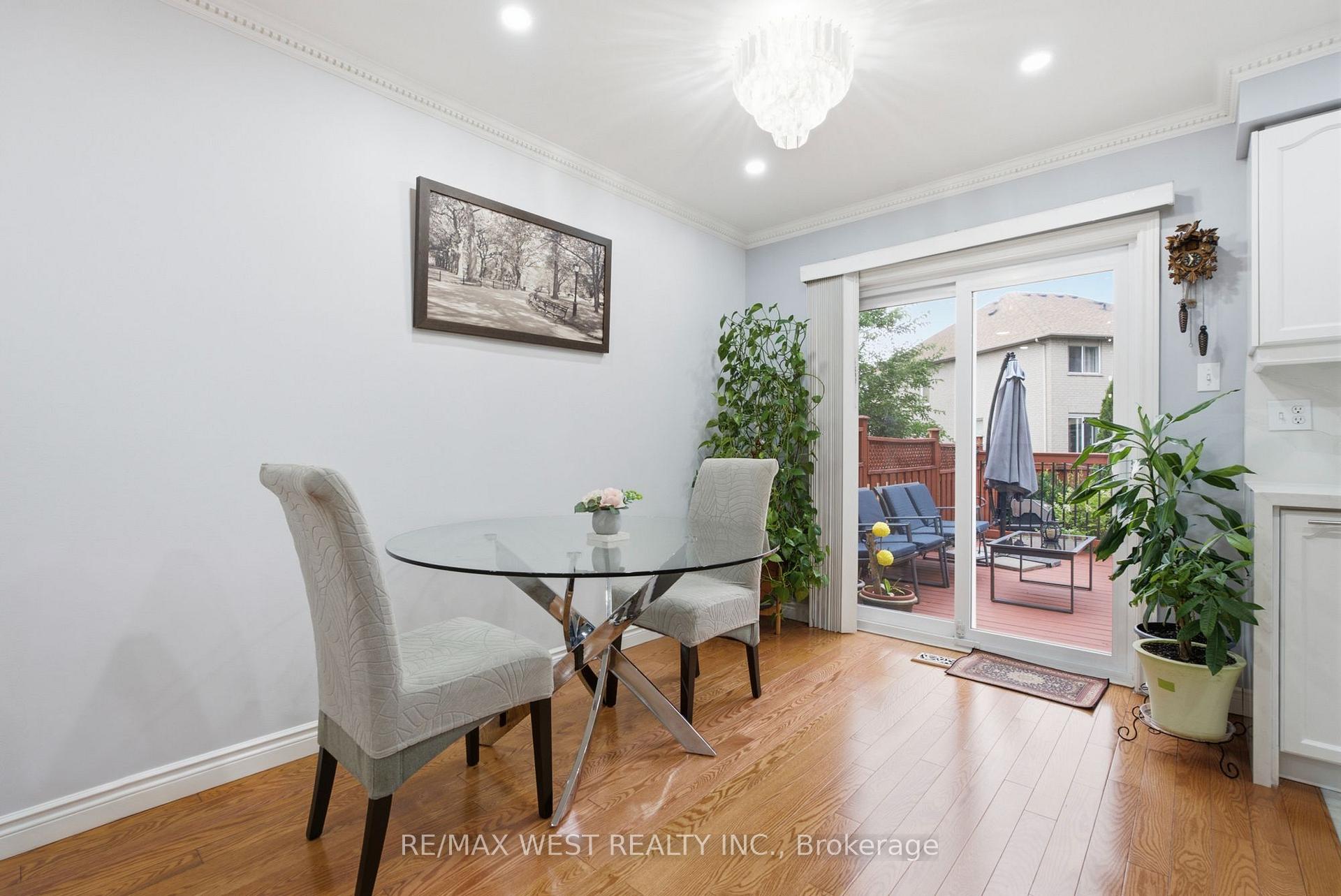 Photo 14 of 34 Wycombe Rd, North York, Downsview-Roding-CFB — HOMEH