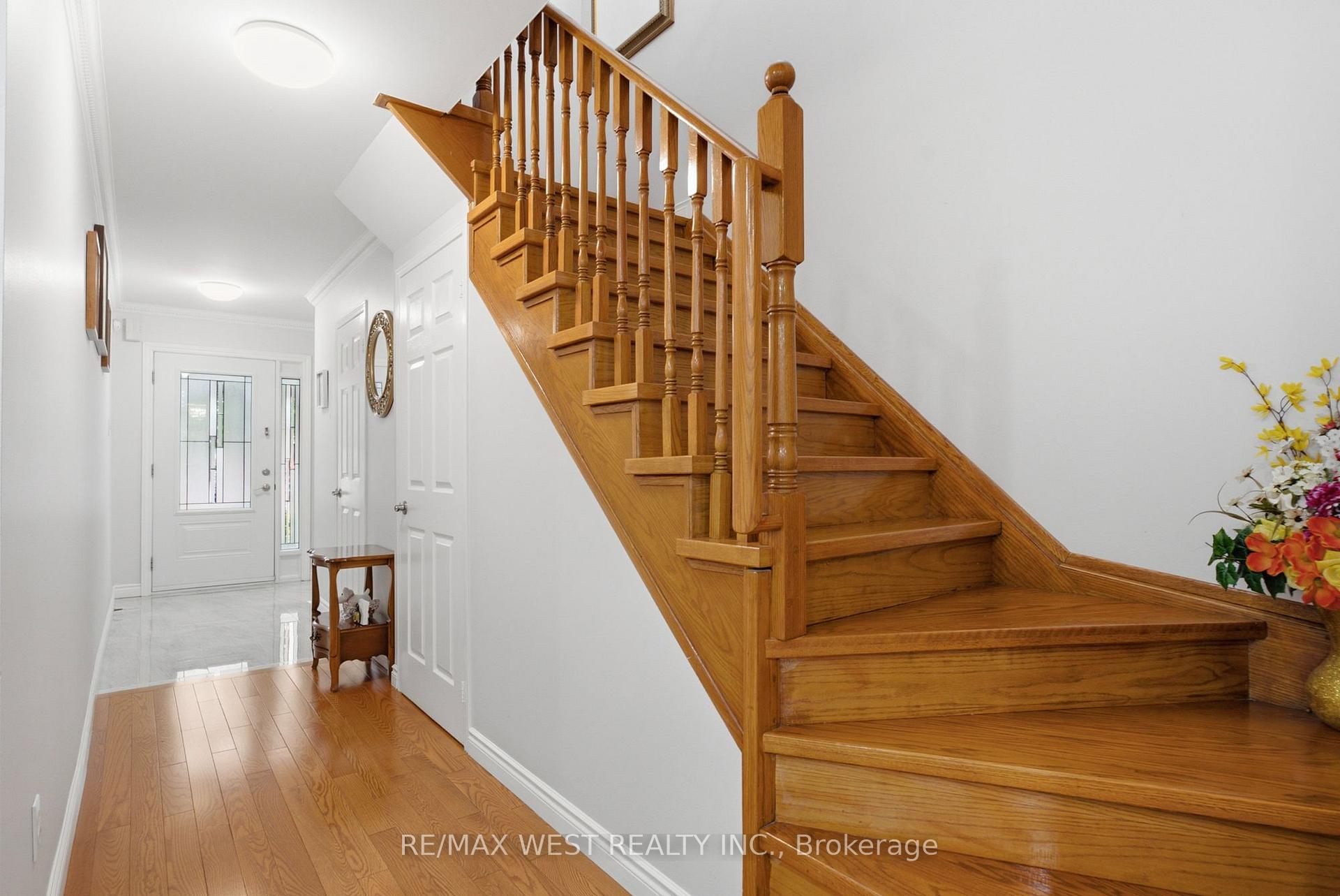 Photo 16 of 34 Wycombe Rd, North York, Downsview-Roding-CFB — HOMEH