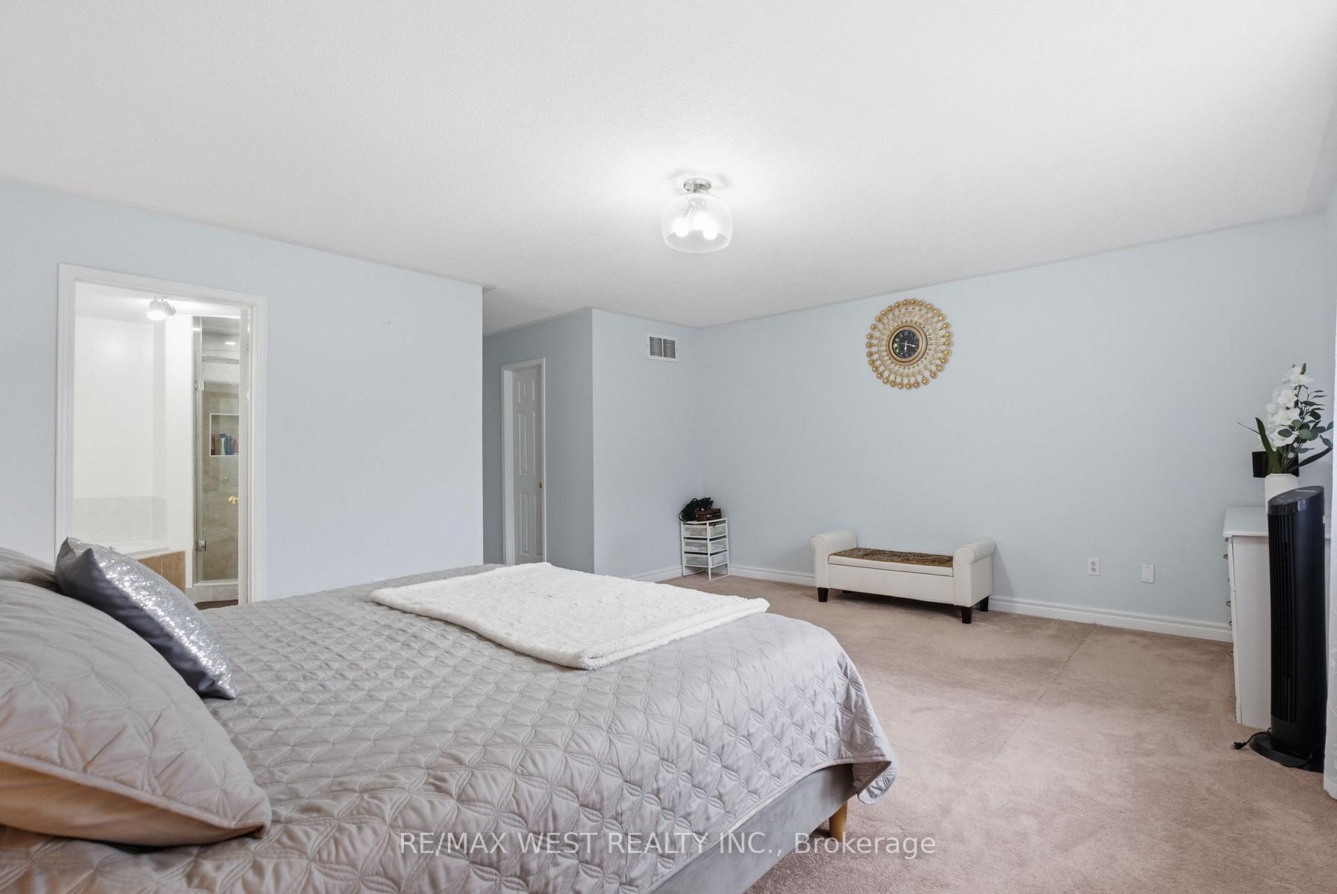 Photo 19 of 34 Wycombe Rd, North York, Downsview-Roding-CFB — HOMEH
