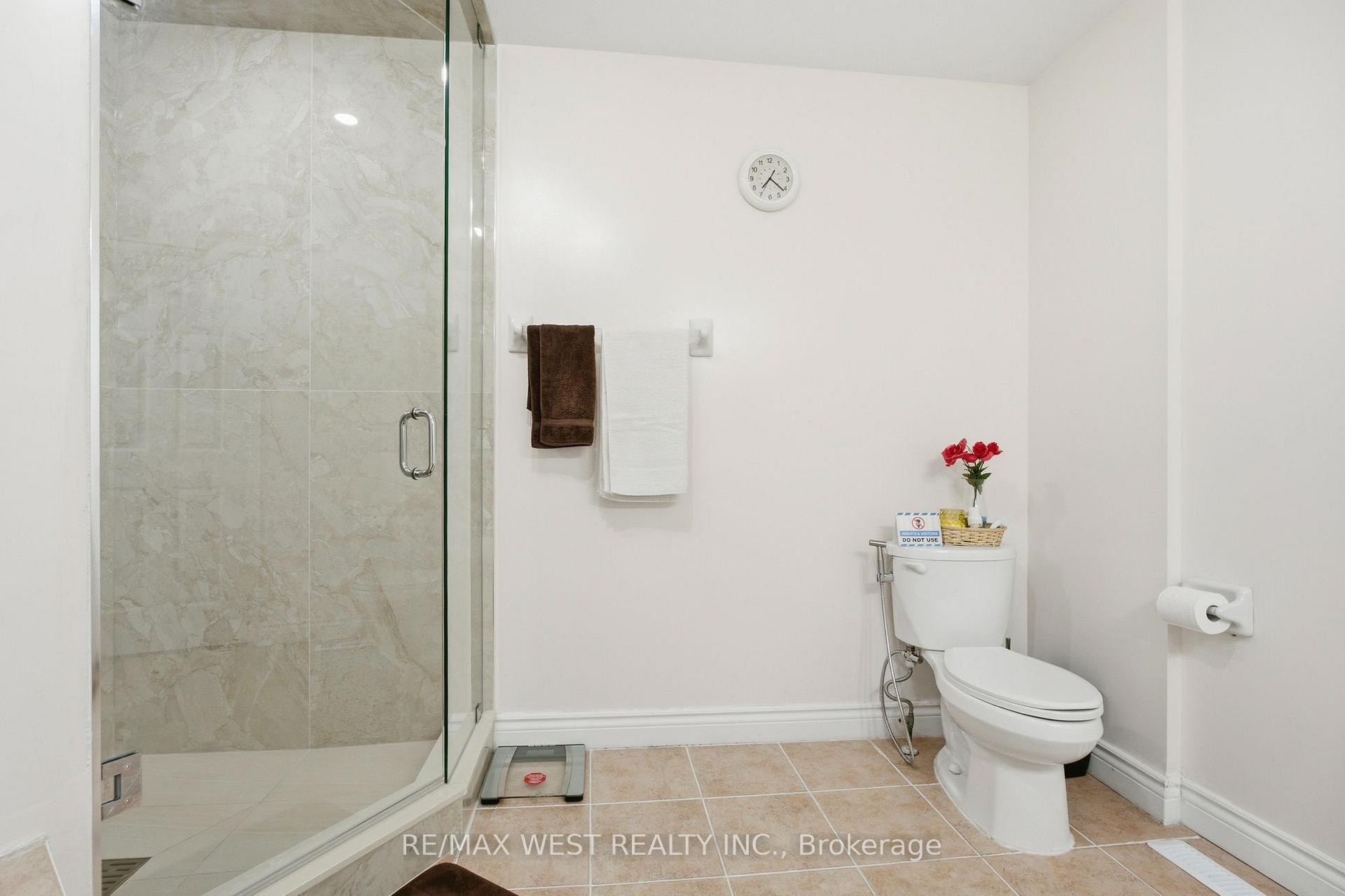 Photo 21 of 34 Wycombe Rd, North York, Downsview-Roding-CFB — HOMEH