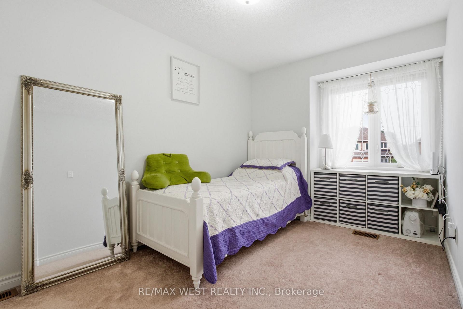Photo 22 of 34 Wycombe Rd, North York, Downsview-Roding-CFB — HOMEH