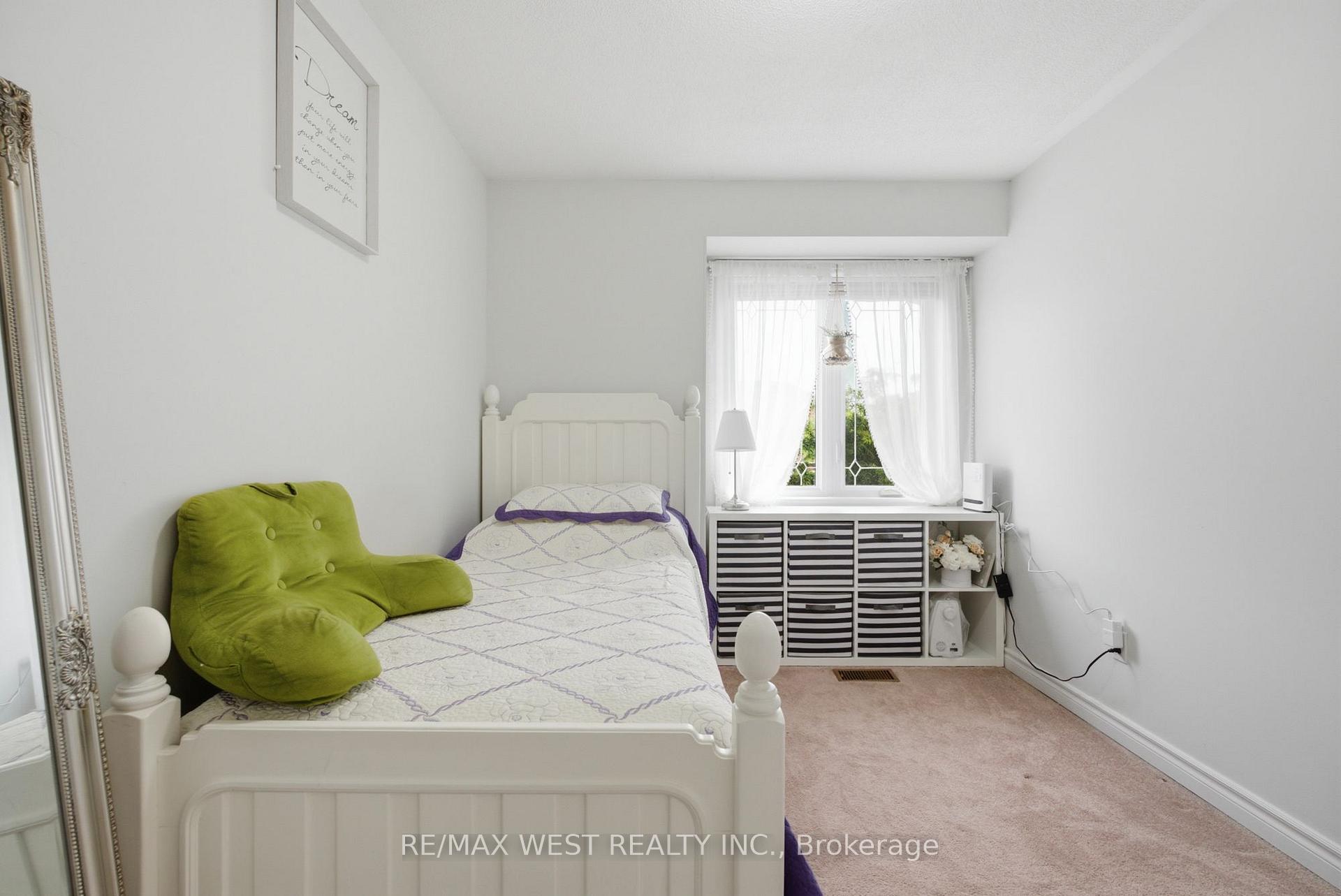 Photo 23 of 34 Wycombe Rd, North York, Downsview-Roding-CFB — HOMEH