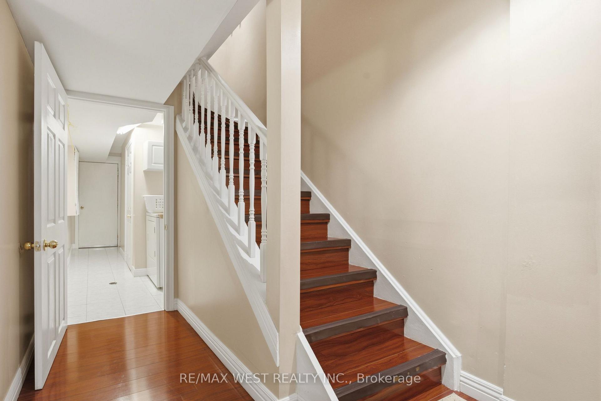 Photo 29 of 34 Wycombe Rd, North York, Downsview-Roding-CFB — HOMEH