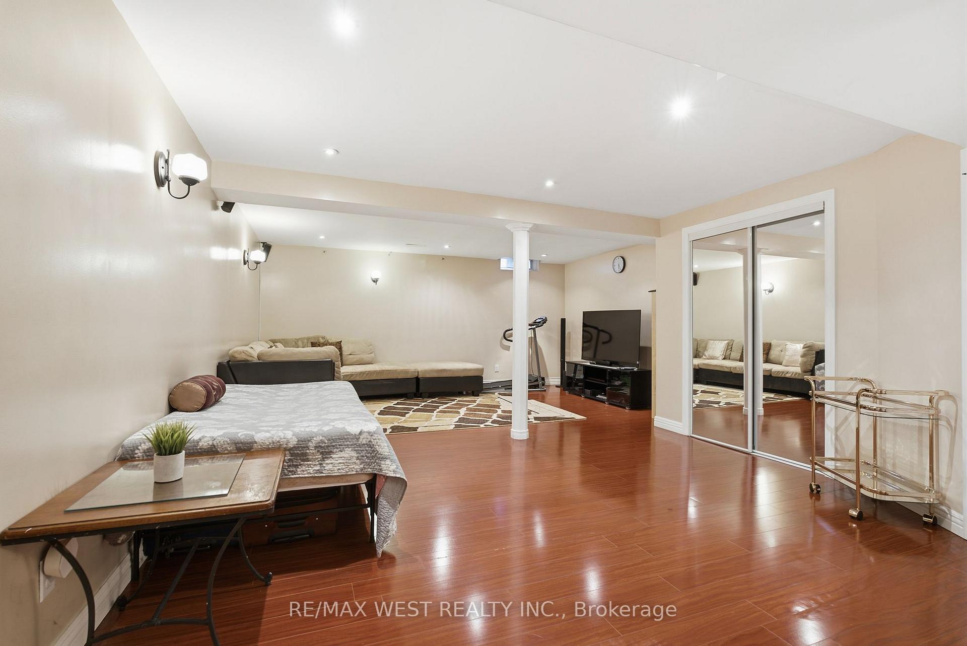 Photo 30 of 34 Wycombe Rd, North York, Downsview-Roding-CFB — HOMEH