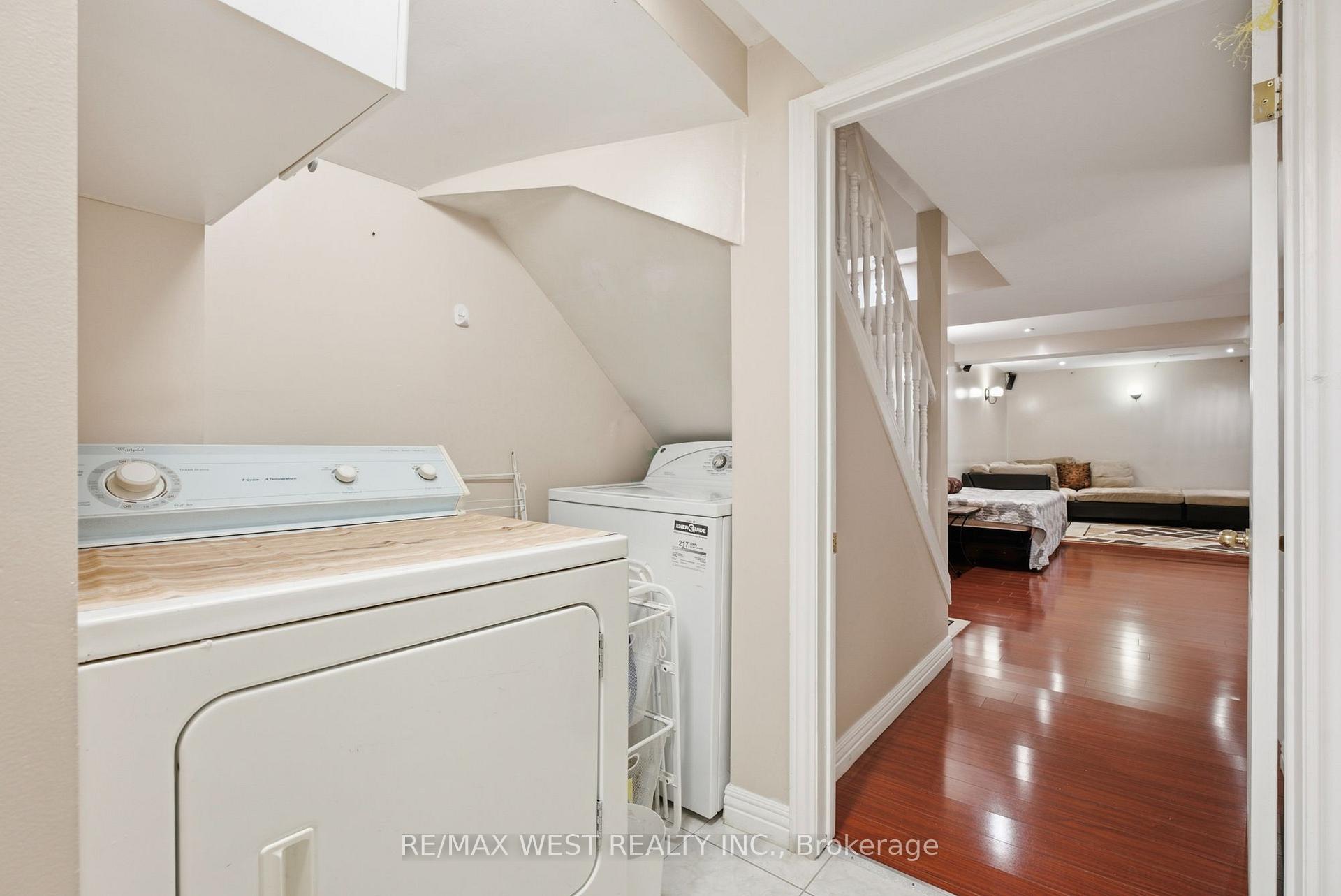 Photo 31 of 34 Wycombe Rd, North York, Downsview-Roding-CFB — HOMEH