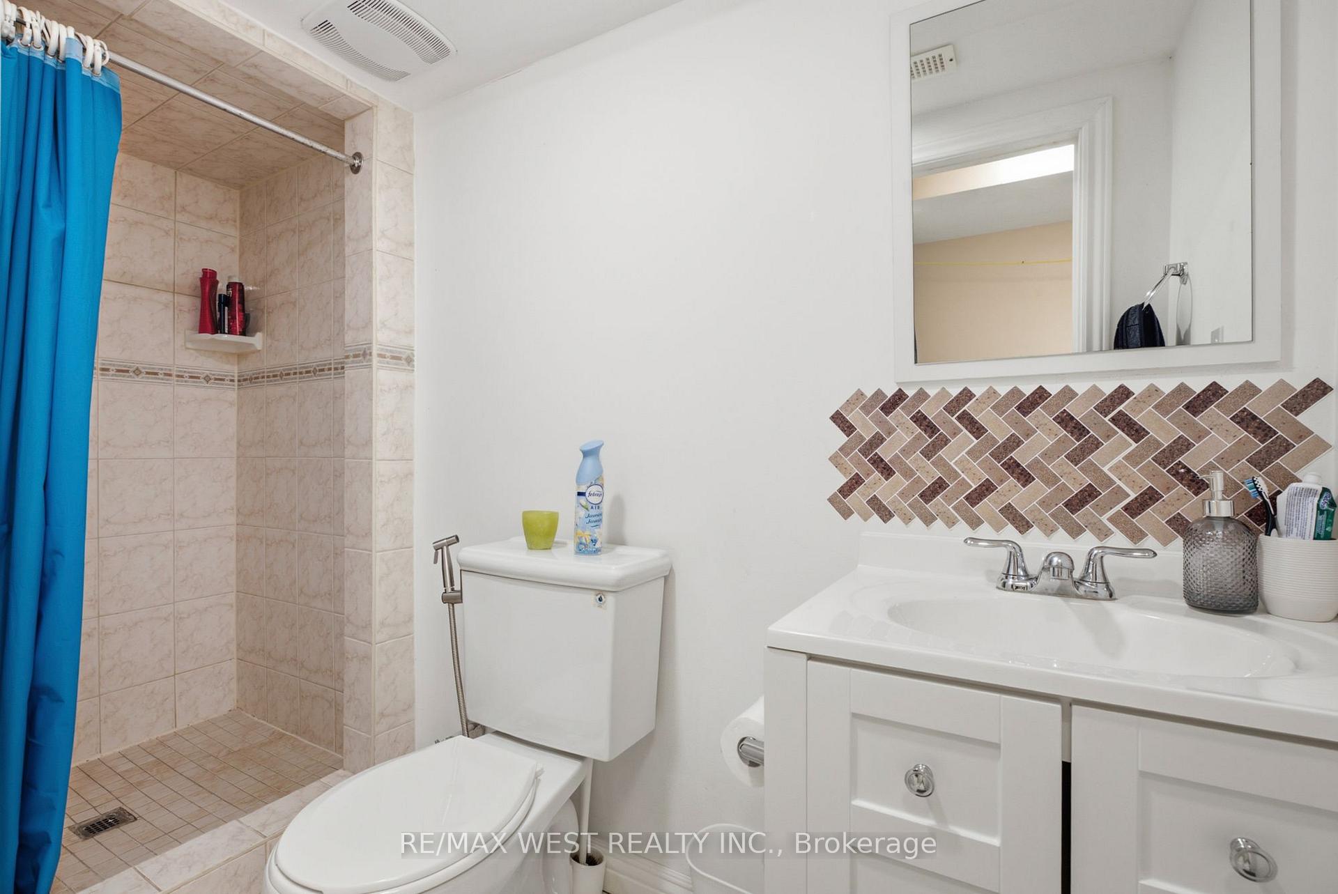Photo 32 of 34 Wycombe Rd, North York, Downsview-Roding-CFB — HOMEH