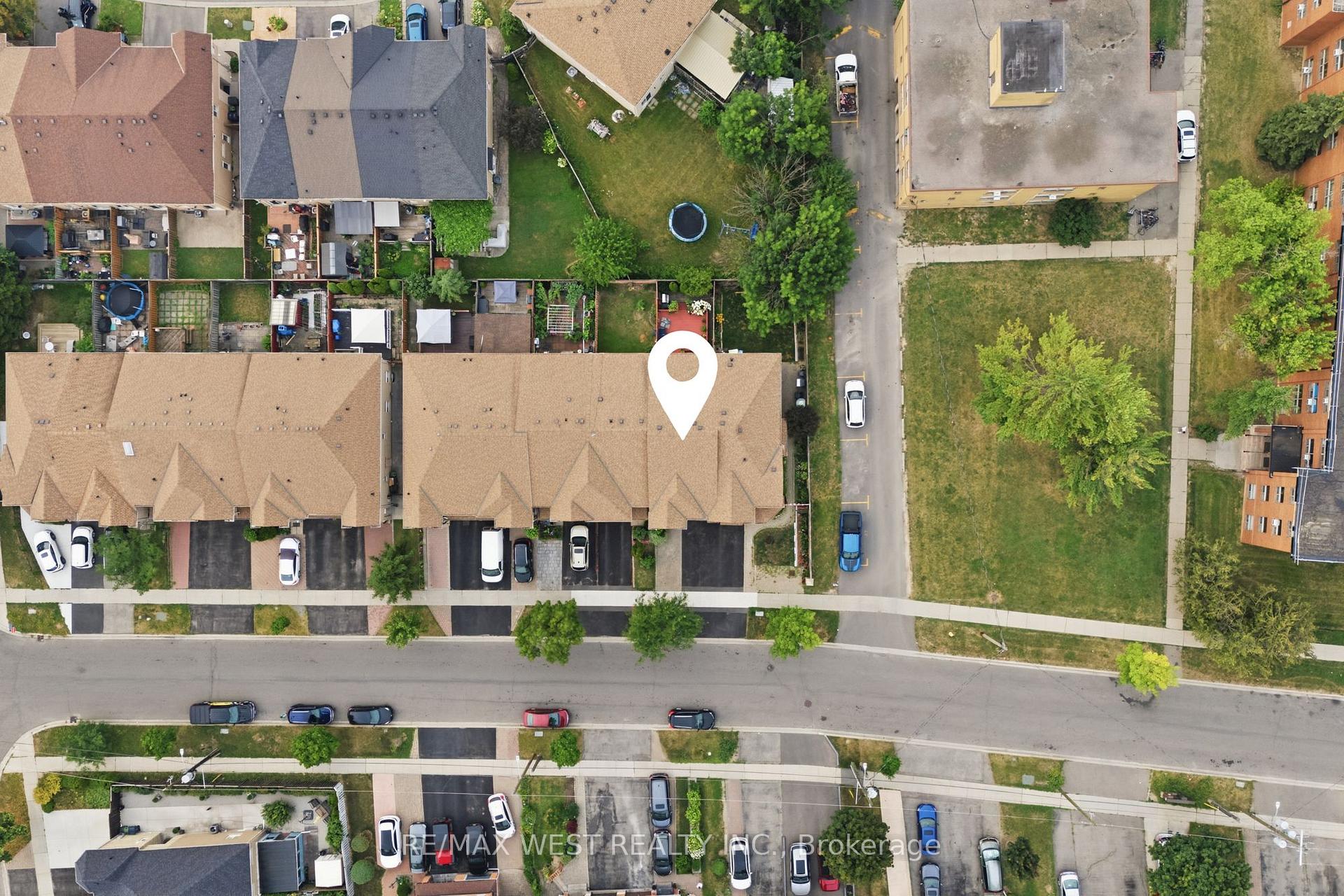Photo 37 of 34 Wycombe Rd, North York, Downsview-Roding-CFB — HOMEH