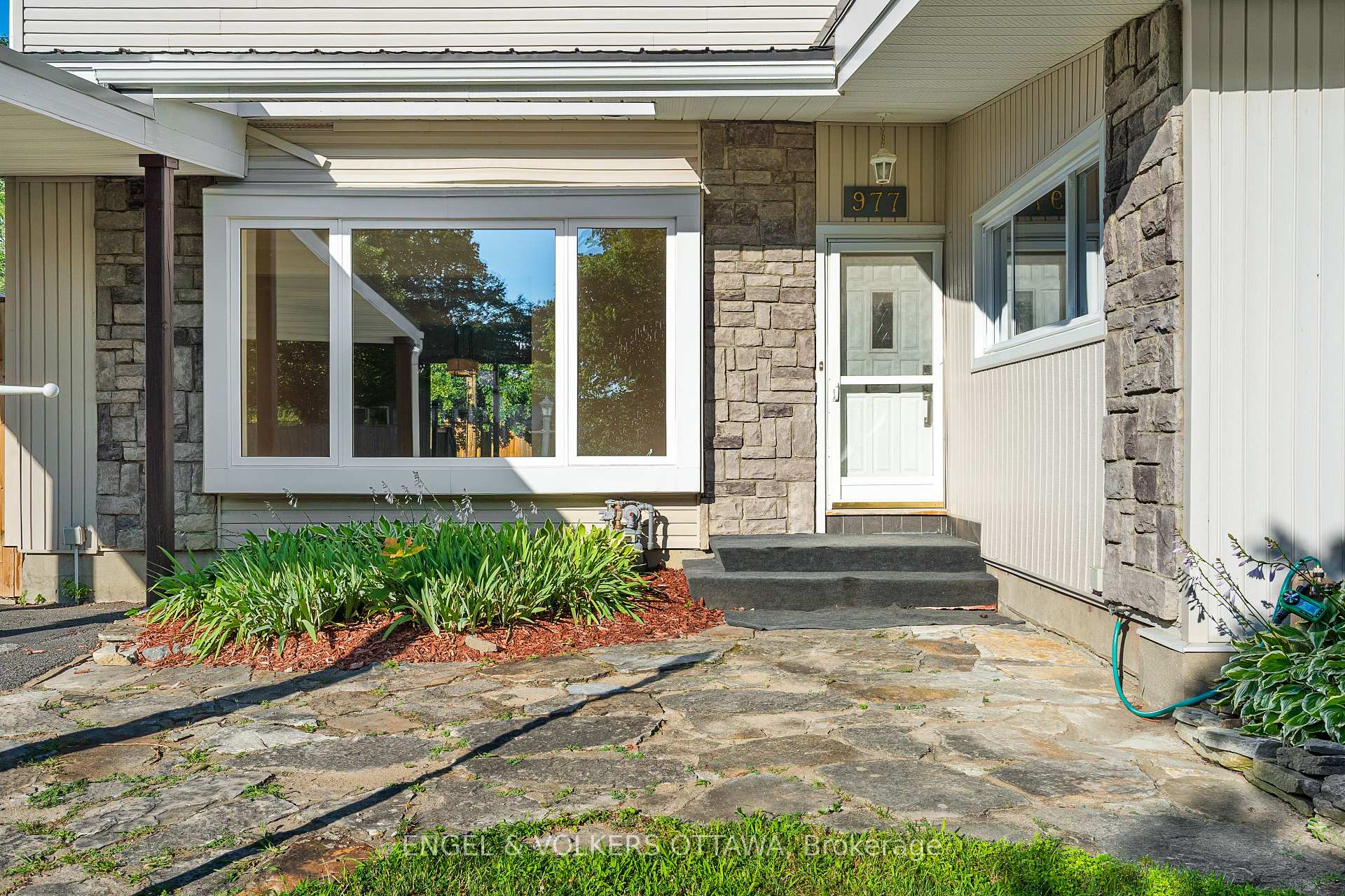 Photo 2 of 977 Blythdale Road, Ottawa, McKellar Heights/Glabar Park — HOMEH